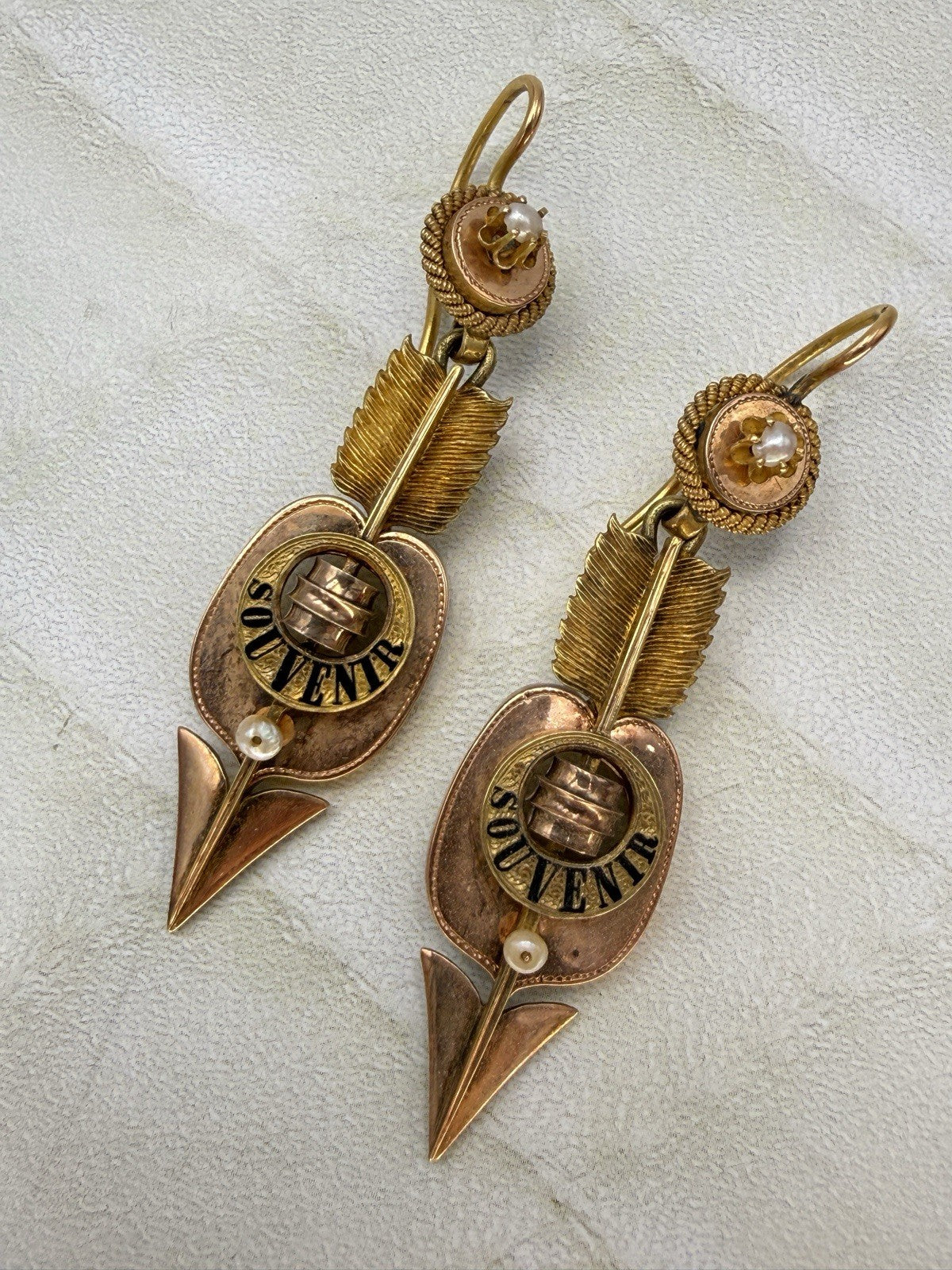 Orecchini borbonici in oro 6/7 kt con scritta smaltata e microperle – foto 17