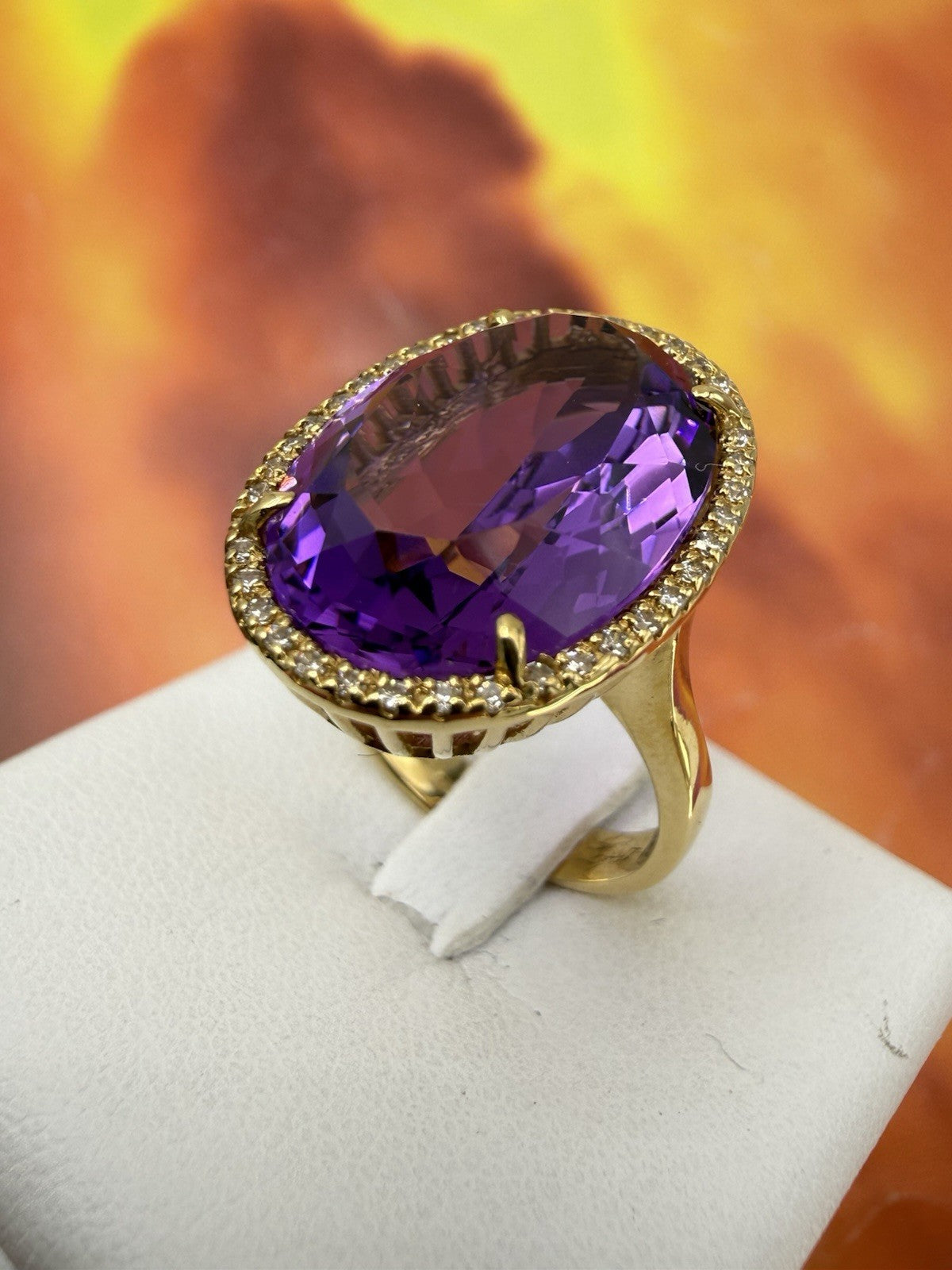 Anello in oro 18 kt con grande ametista e contorno di zirconi – foto 3