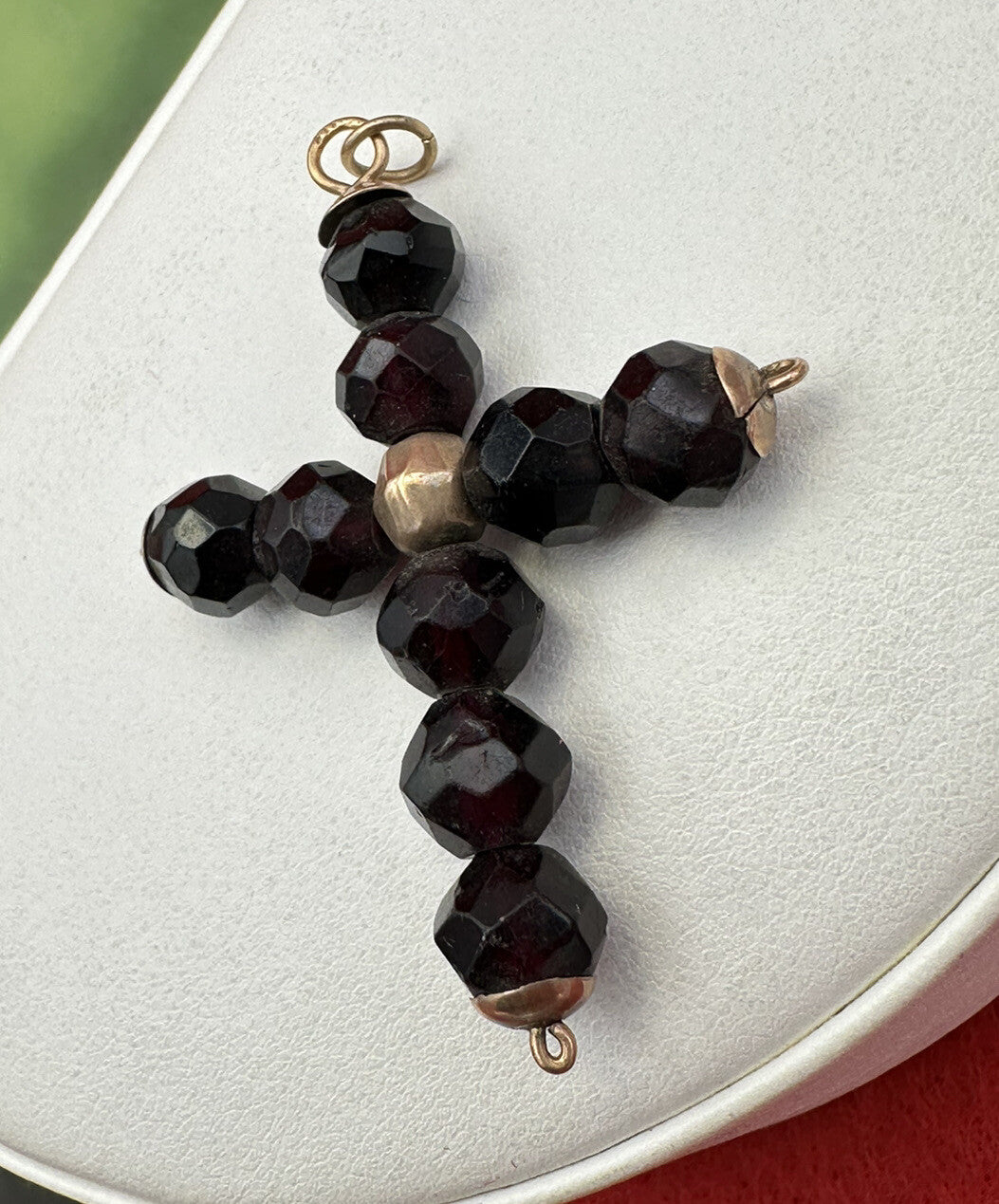 Croce borbonica in oro rosso 6/7 kt con paste vitree bordeaux, fine '800 – foto 5