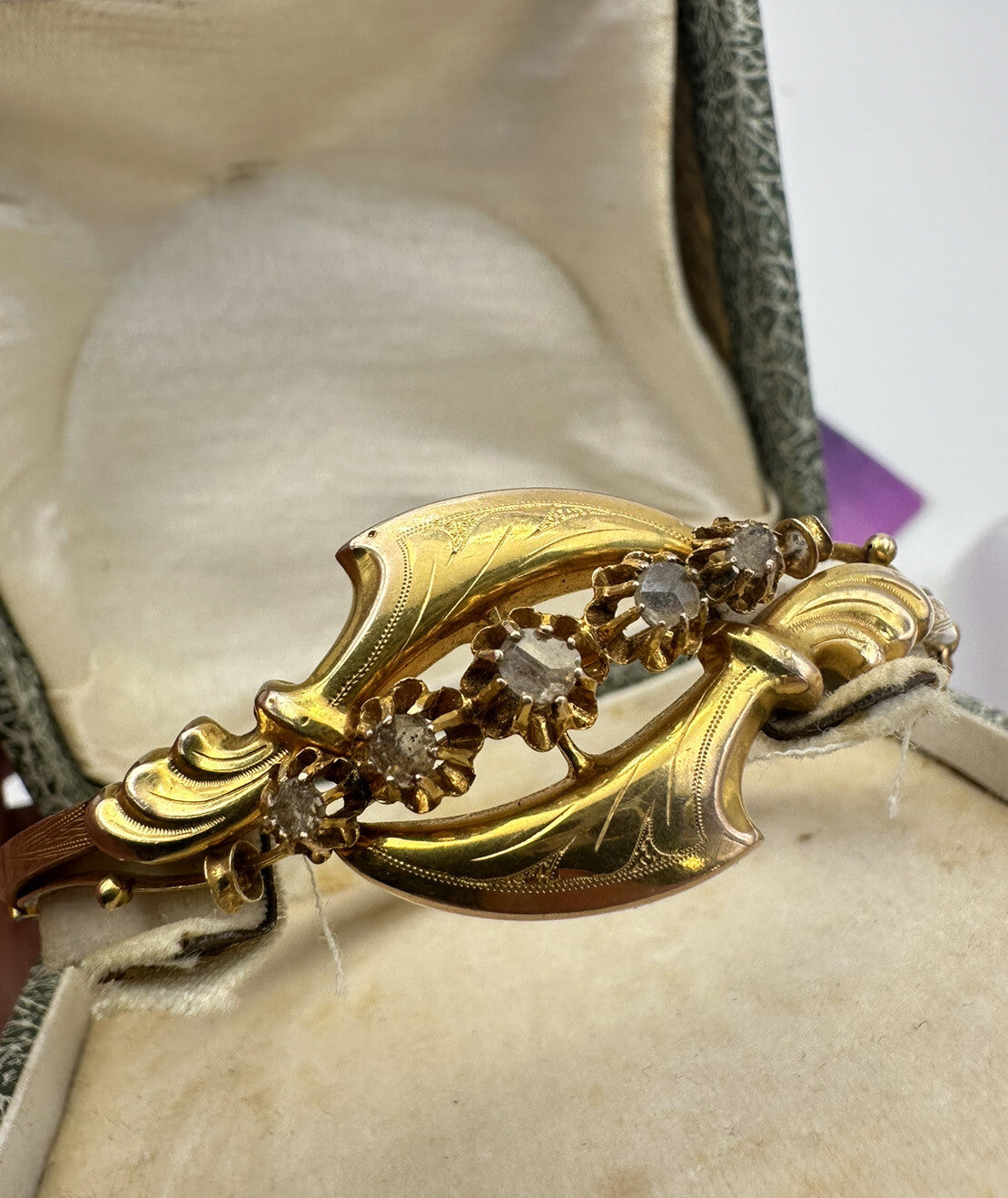 Bracciale rigido antico in oro 6/7 kt con diamanti taglio rosa, inizi '900