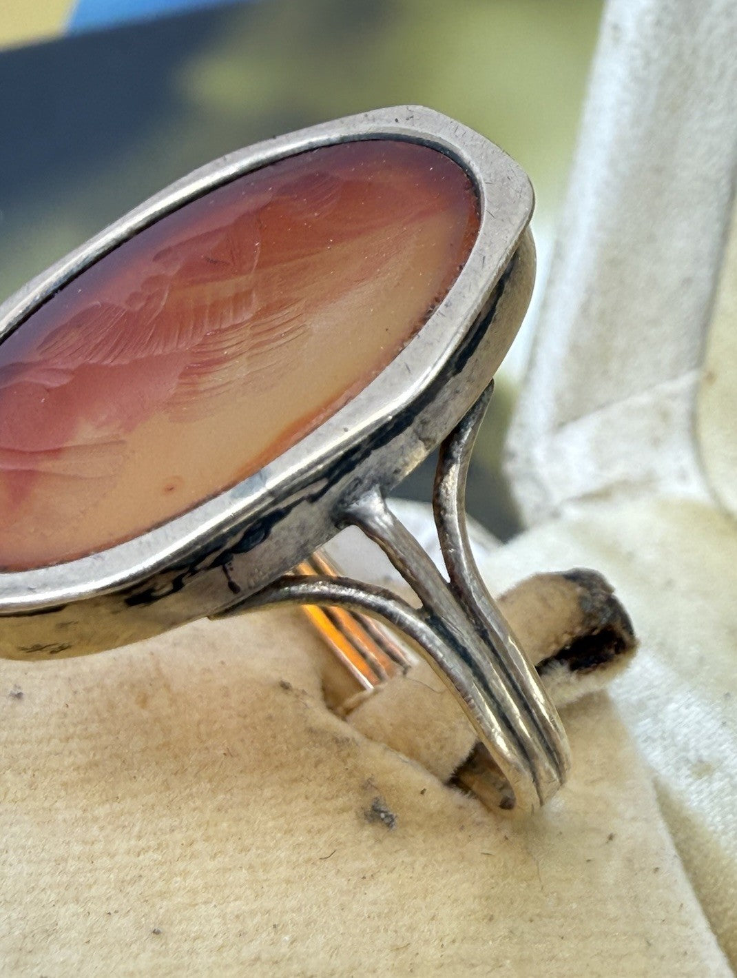 Anello borbonico in oro 6/7 kt con corniola incisa a volto di filosofo – foto 6
