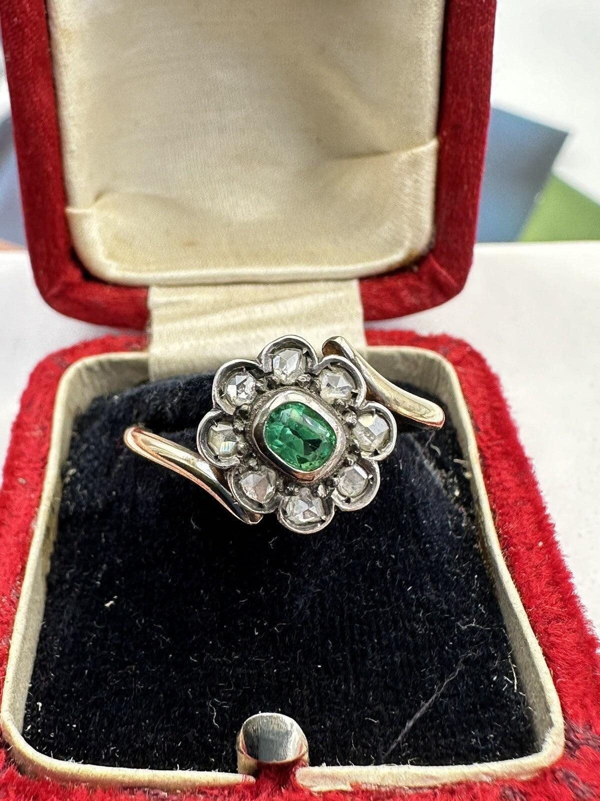 Anello a contorno in oro 18 kt e argento con diamanti taglio rosa, anni '50 – foto 21