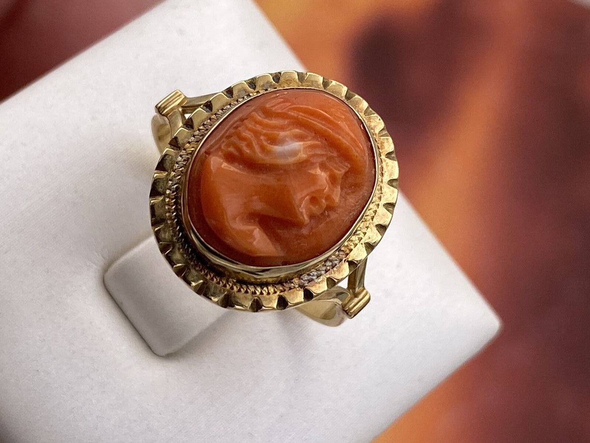 Anello in oro 18 kt con cammeo in corallo cerasuolo – foto 3