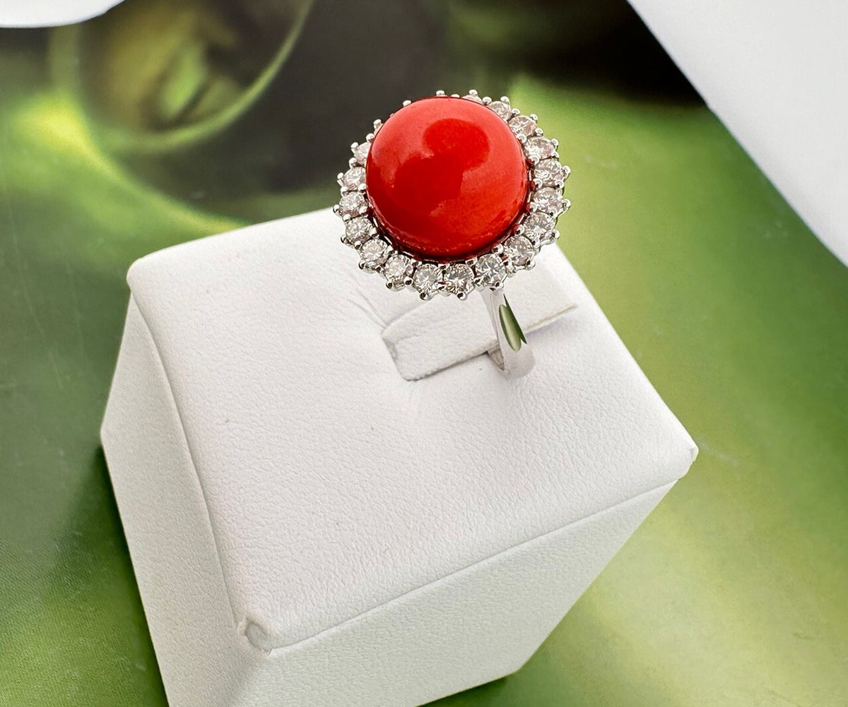 Anello artigianale in oro bianco 18 kt con sfera di corallo e brillanti – foto 21