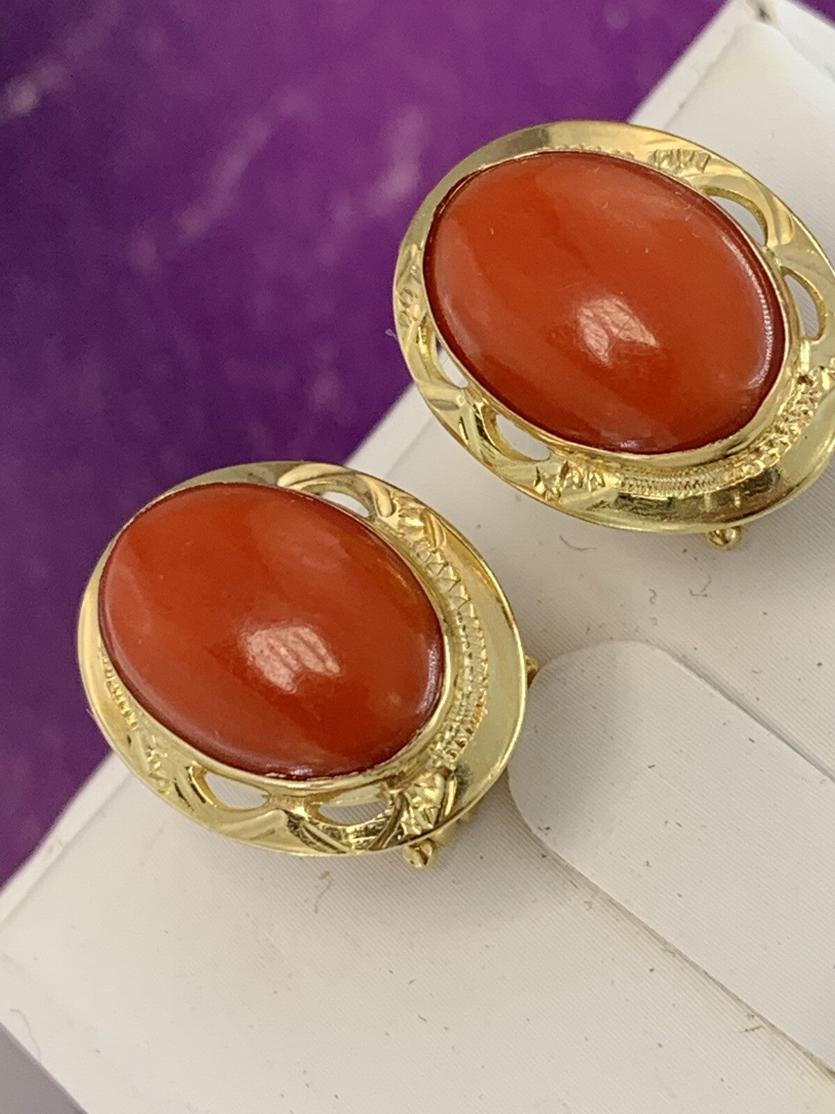 Orecchini artigianali in oro 18 kt con corallo mediterraneo ovale – foto 5