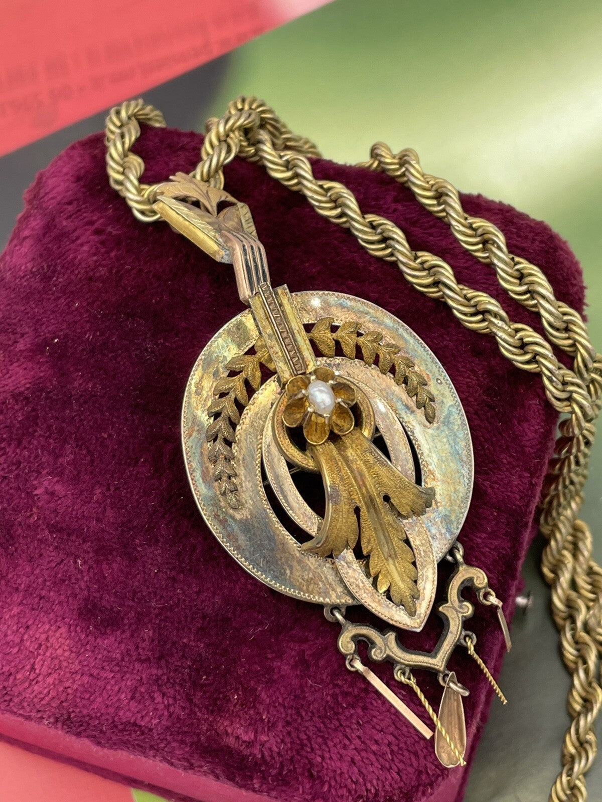 Collana antica in oro 6/7 kt con centrale-spilla inciso e perla, fine '800 – foto 9