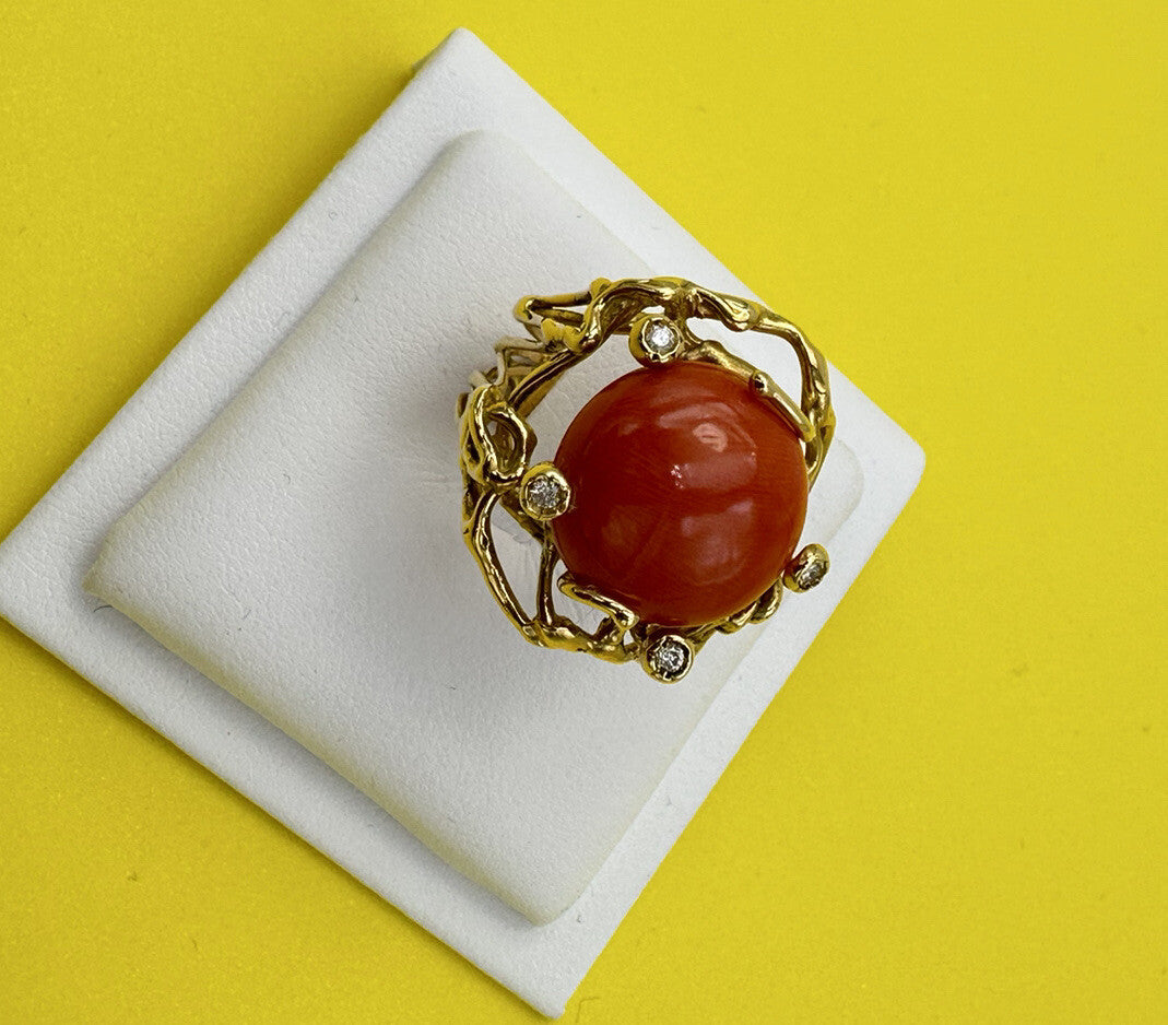 Anello artigianale in oro 18 kt con corallo cerasuolo e brillanti – foto 9