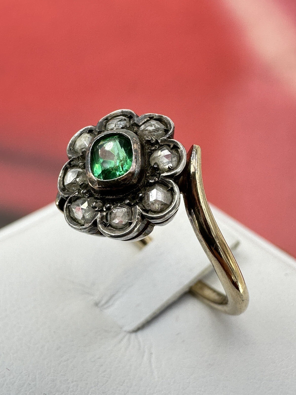 Anello a contorno in oro 18 kt e argento con diamanti taglio rosa, anni '50 – foto 13