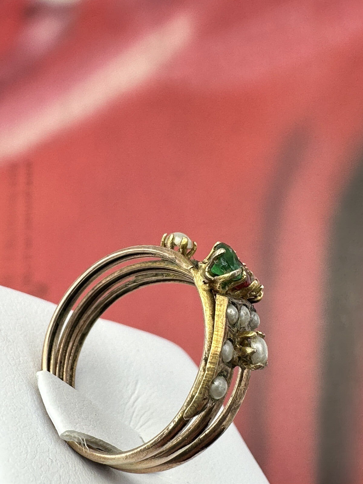 Anello borbonico in oro 6/7 kt con paste vitree e microperle, fine '800 – foto 6