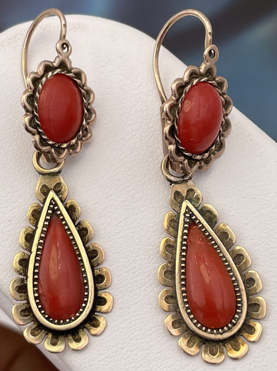 Orecchini antichi in oro rosso 6/7 kt con corallo cabochon a goccia, fine '800 – foto 3