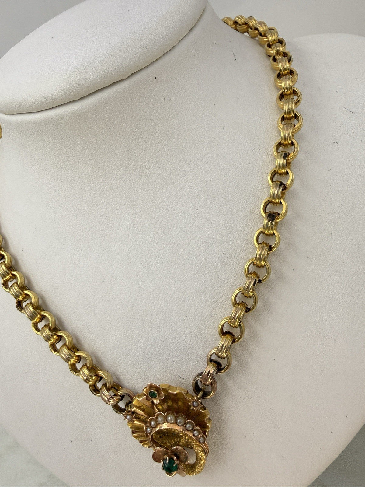 Collana antica in oro 6/7 kt con centrale a conchiglia, perline e paste vitree – foto 5