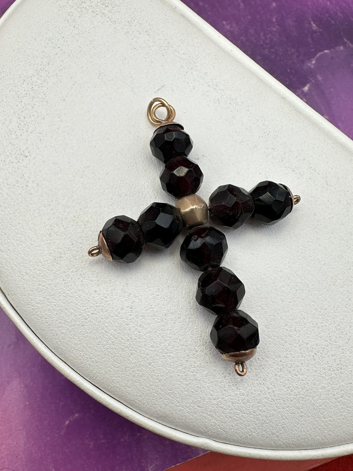 Croce borbonica in oro rosso 6/7 kt con paste vitree bordeaux, fine '800 – foto 9