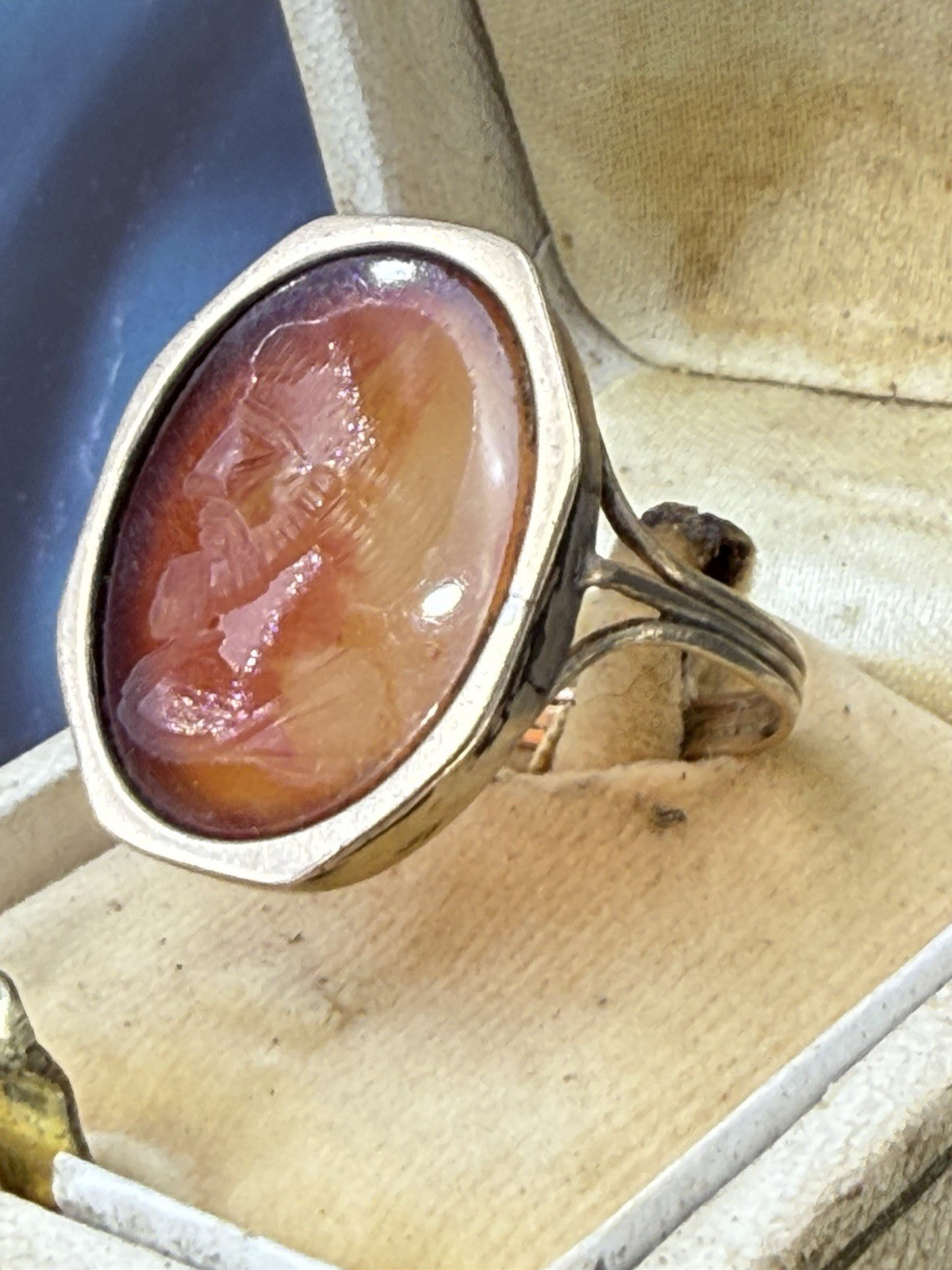 Anello borbonico in oro 6/7 kt con corniola incisa a volto di filosofo – foto 9