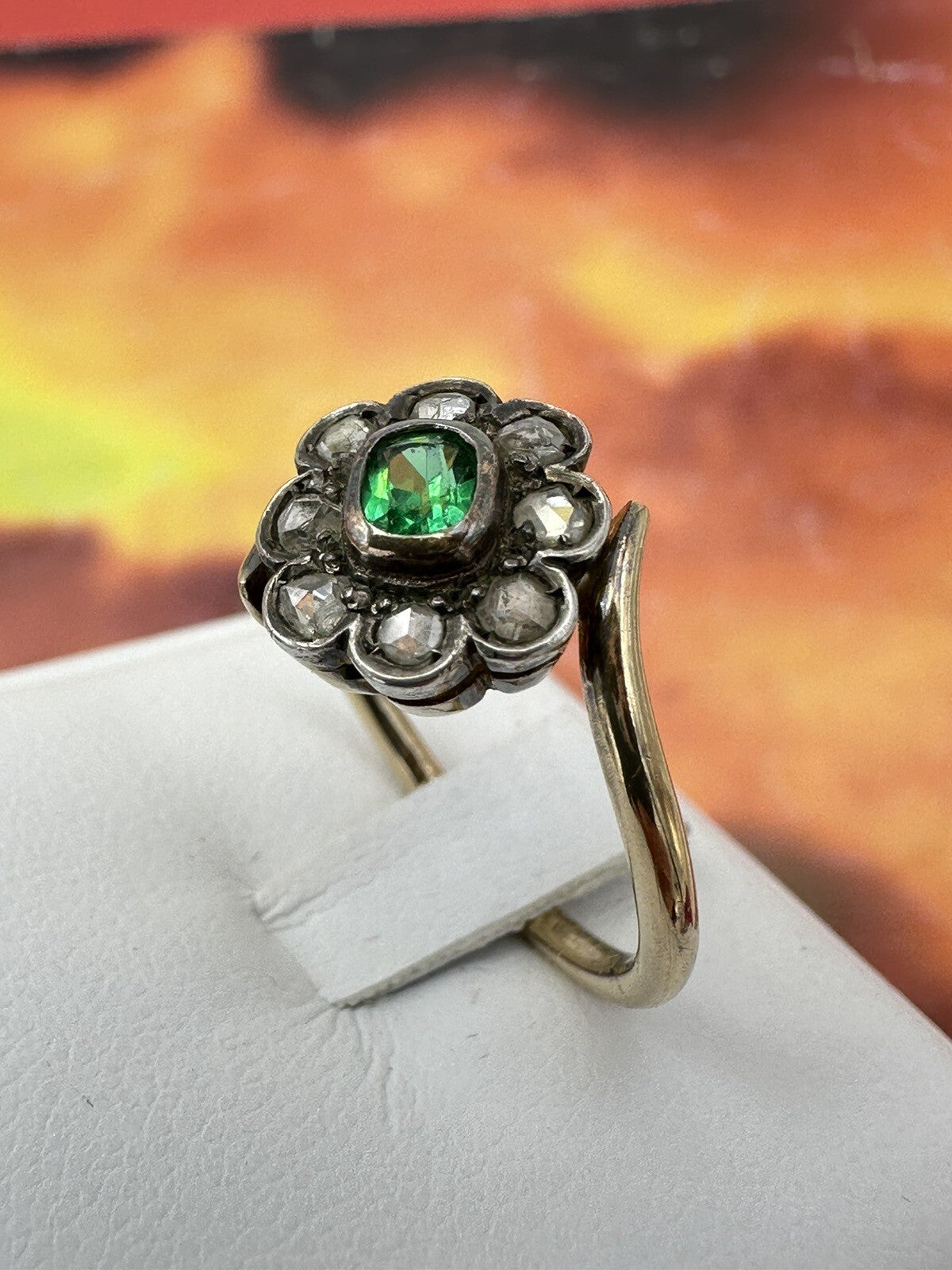 Anello a contorno in oro 18 kt e argento con diamanti taglio rosa, anni '50 – foto 4