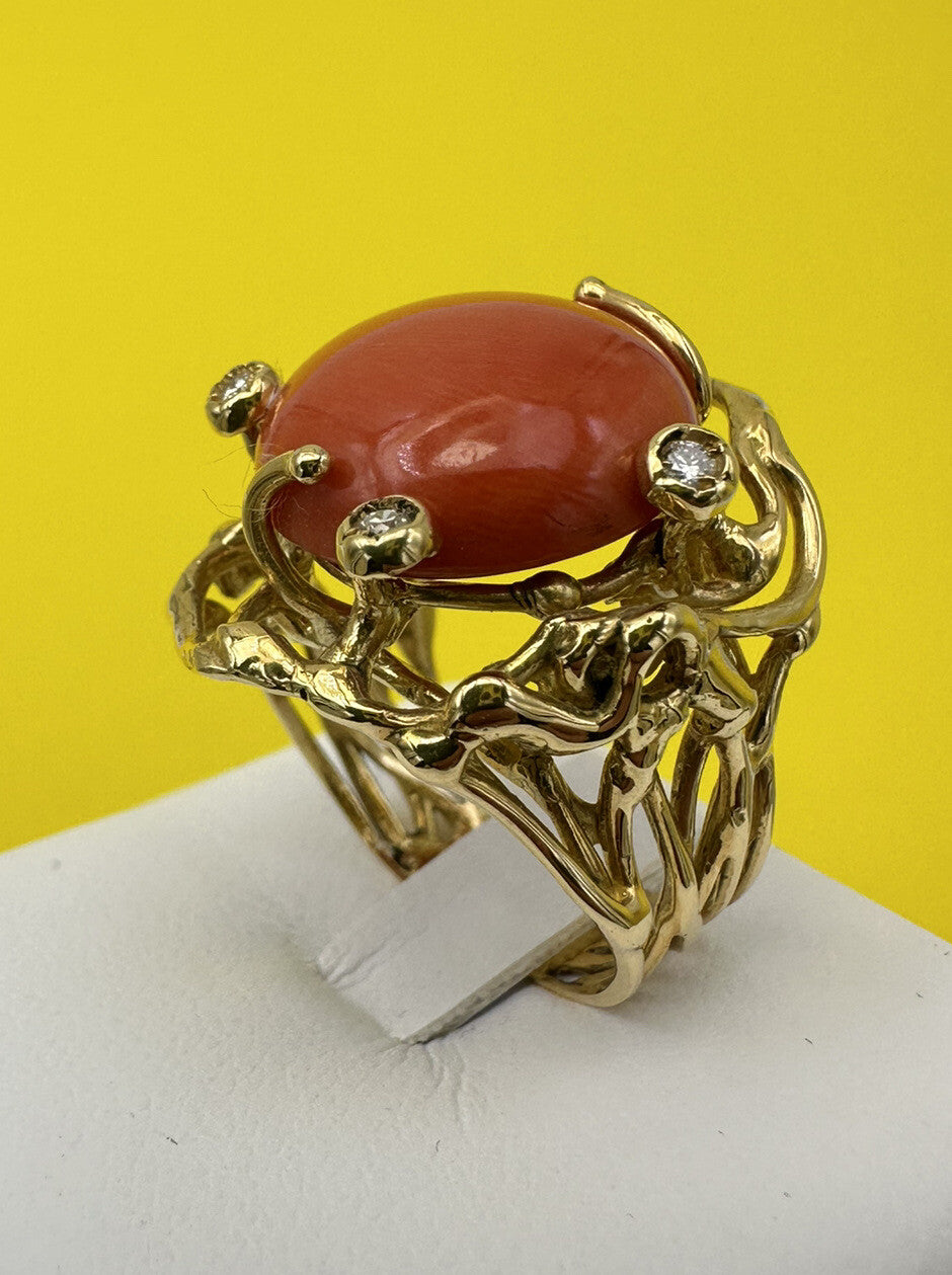 Anello artigianale in oro 18 kt con corallo cerasuolo e brillanti – foto 5