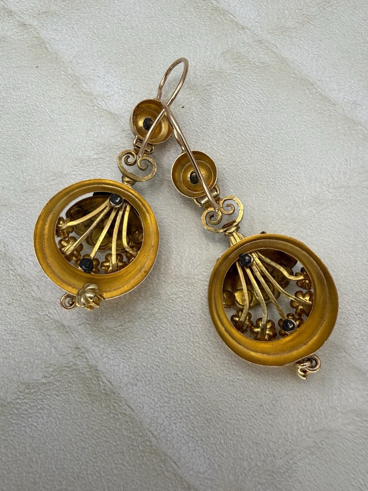 Orecchini borbonici in oro 6/7 kt con paste vitree rosse e blu e microperle – foto 15
