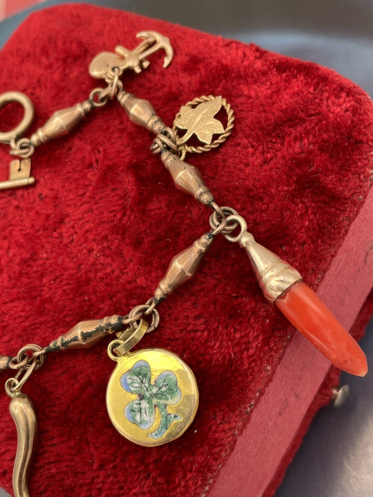 Bracciale portafortuna antico in oro rosa 6/7 kt con 8 charms – foto 12