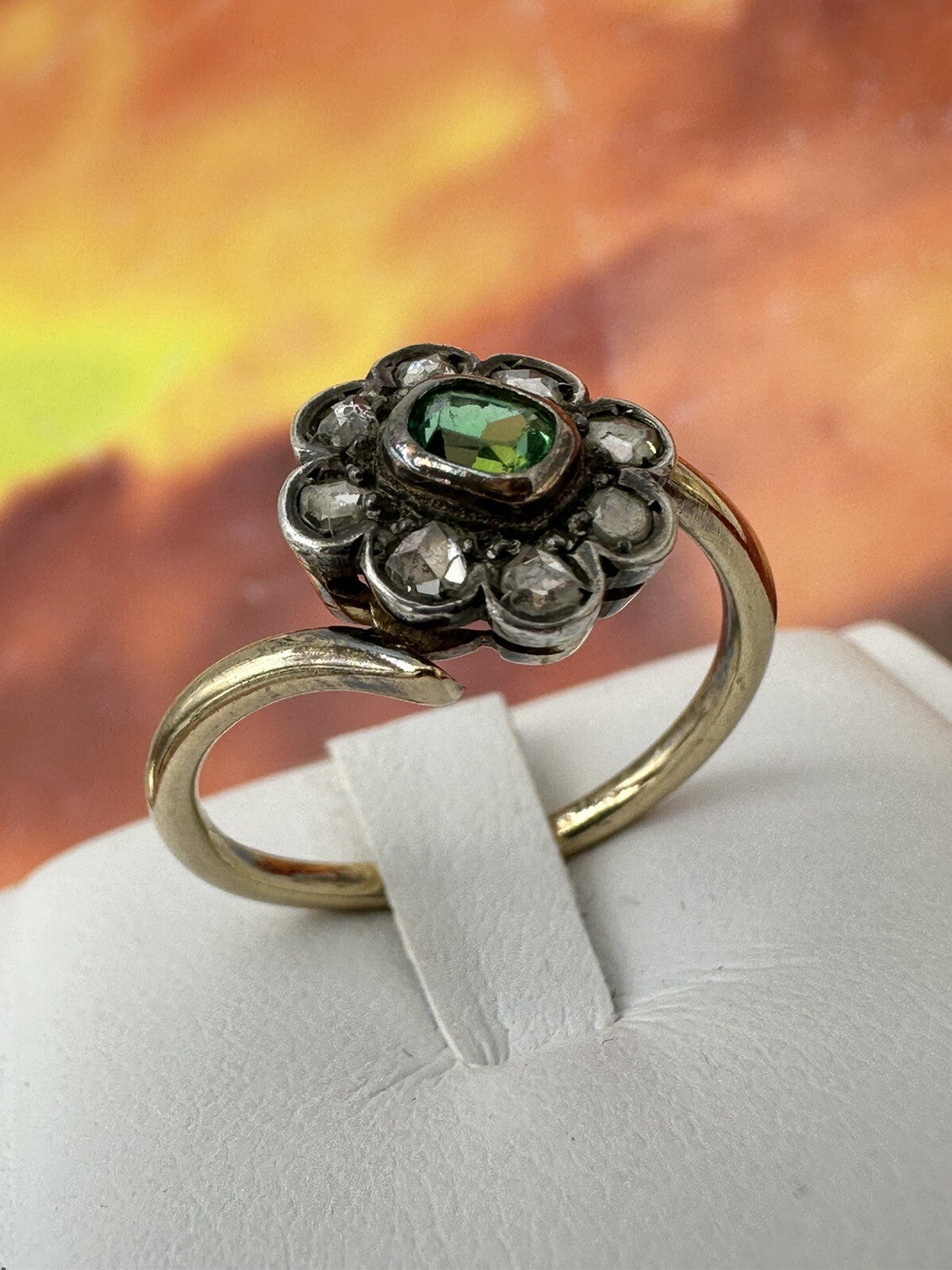 Anello a contorno in oro 18 kt e argento con diamanti taglio rosa, anni '50 – foto 5