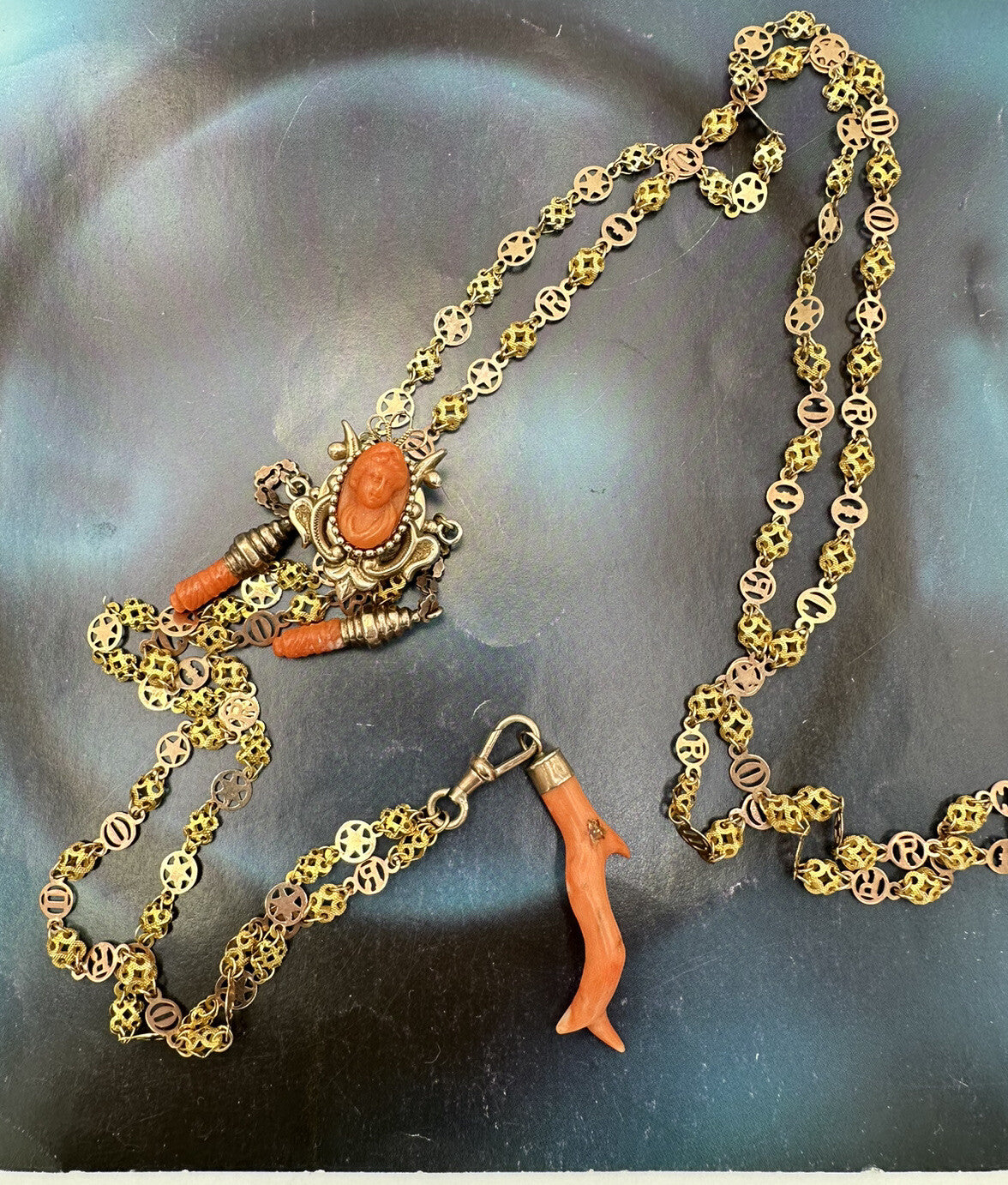 Parure saliscendi e orecchini antichi in oro 6/7 kt con cammei di corallo – foto 5