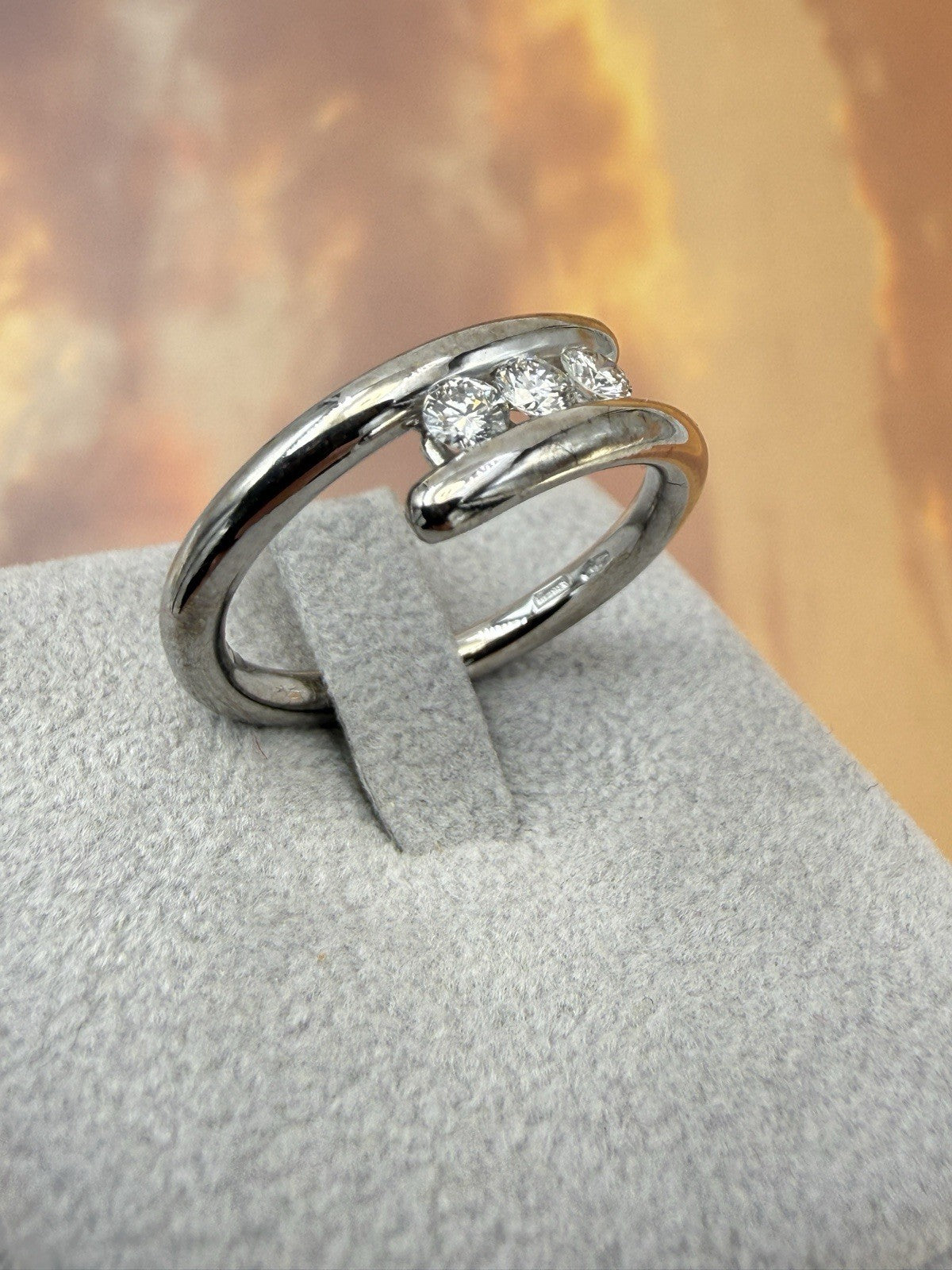 Anello trilogy Damiani in oro bianco 18 kt con diamanti da 0,30 ct – foto 24