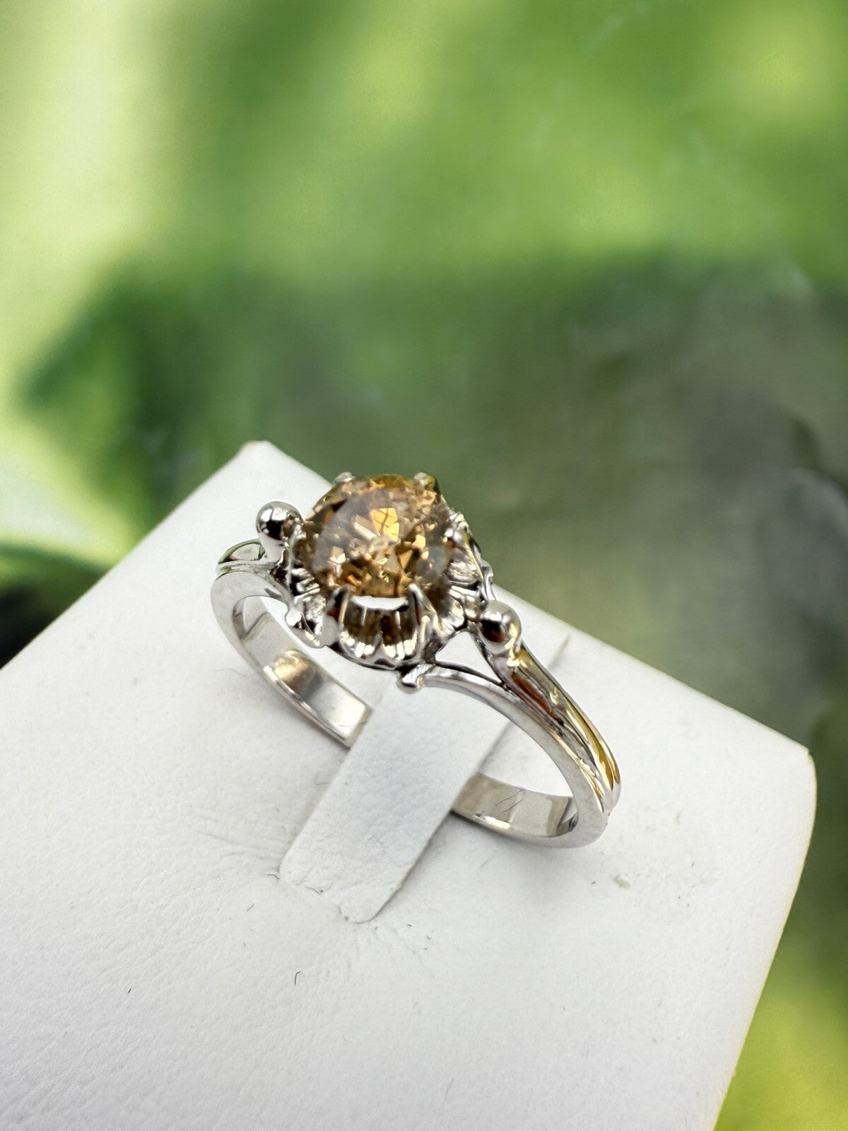 Anello da fidanzamento vintage in oro bianco 18 kt con diamante brown, anni '60 – foto 8