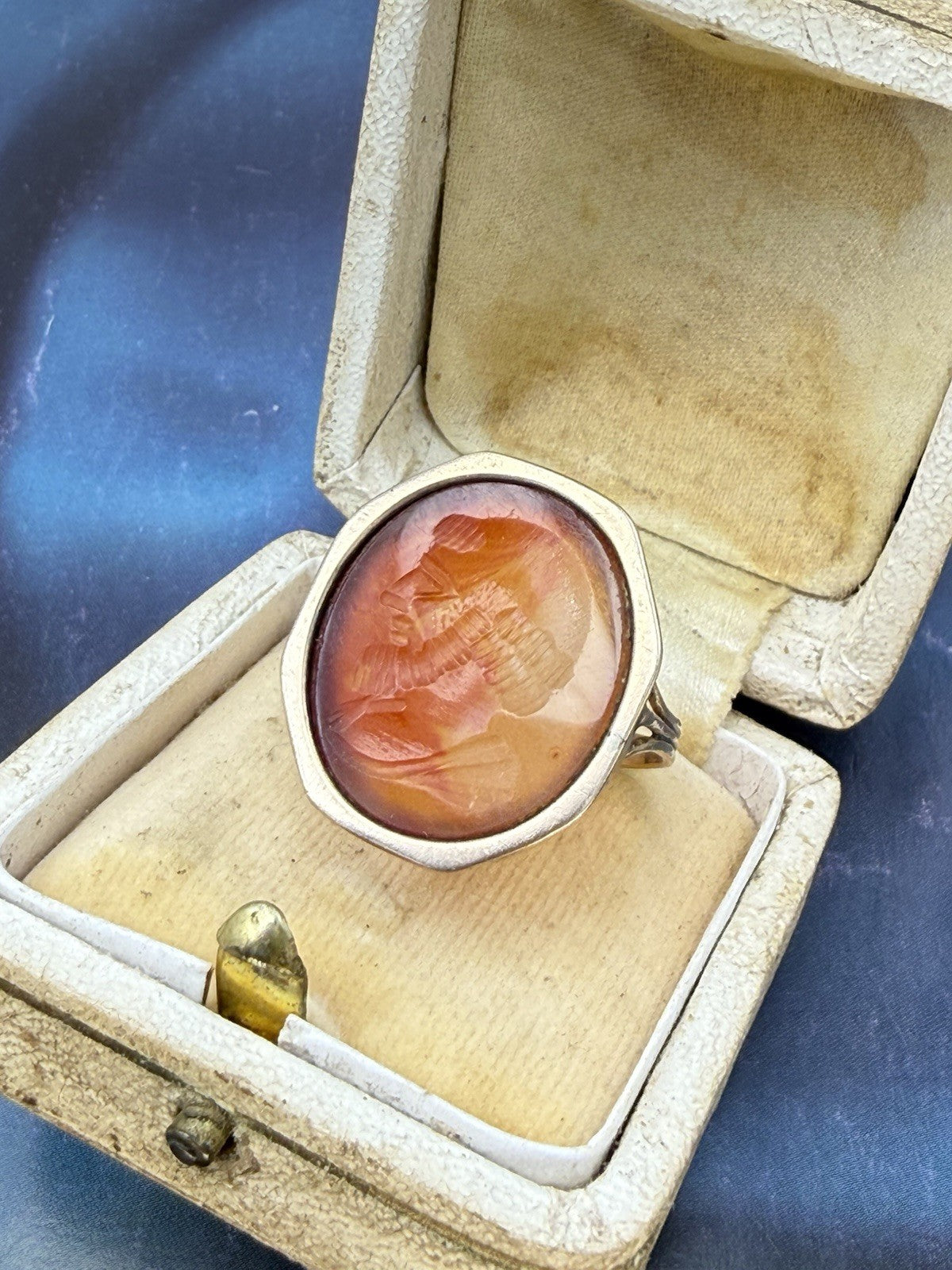 Anello borbonico in oro 6/7 kt con corniola incisa a volto di filosofo – foto 14