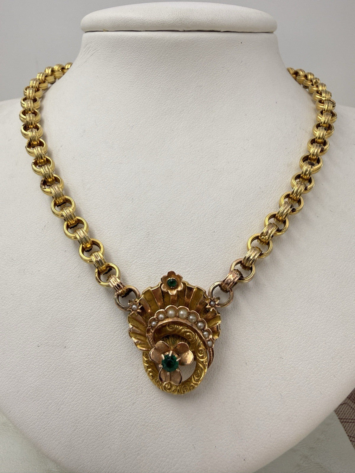 Collana antica in oro 6/7 kt con centrale a conchiglia, perline e paste vitree – foto 3