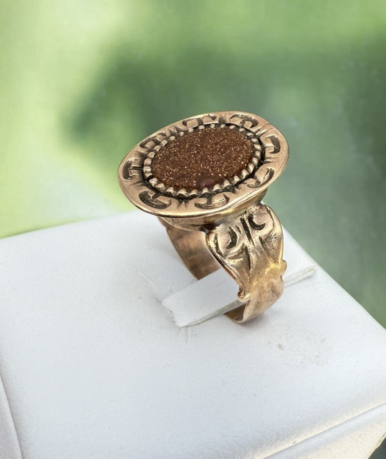 Anello borbonico in oro 6/7 kt con pasta vitrea stellata, fine '800