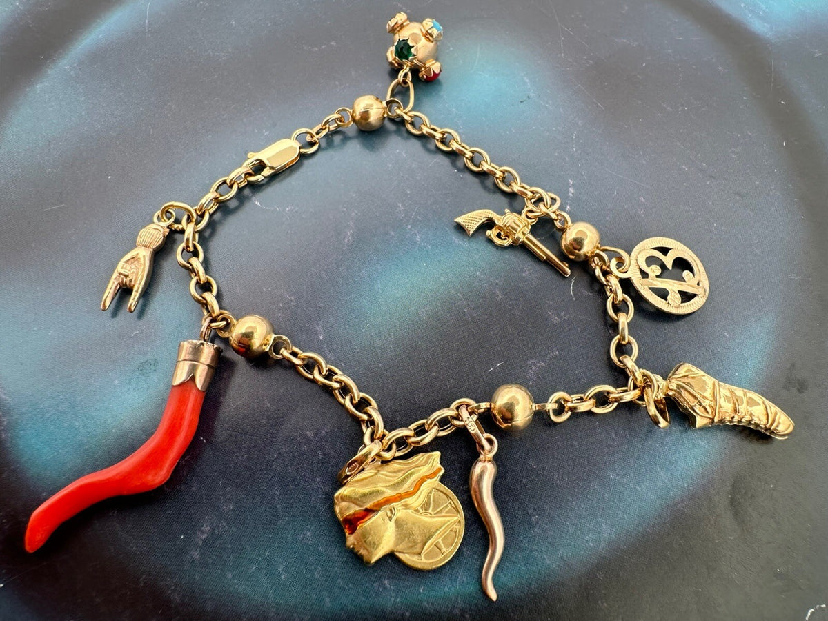 Bracciale portafortuna artigianale in oro 18 kt con 8 charms