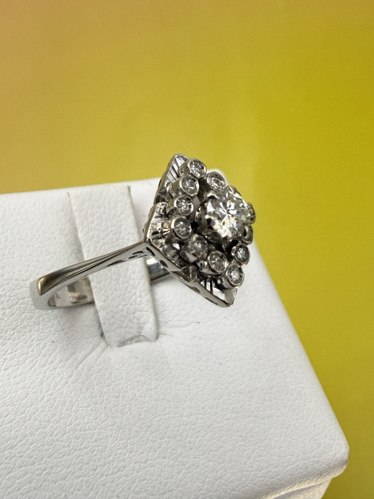 Anello da fidanzamento vintage in oro bianco 18 kt con brillanti, anni '70 – foto 4