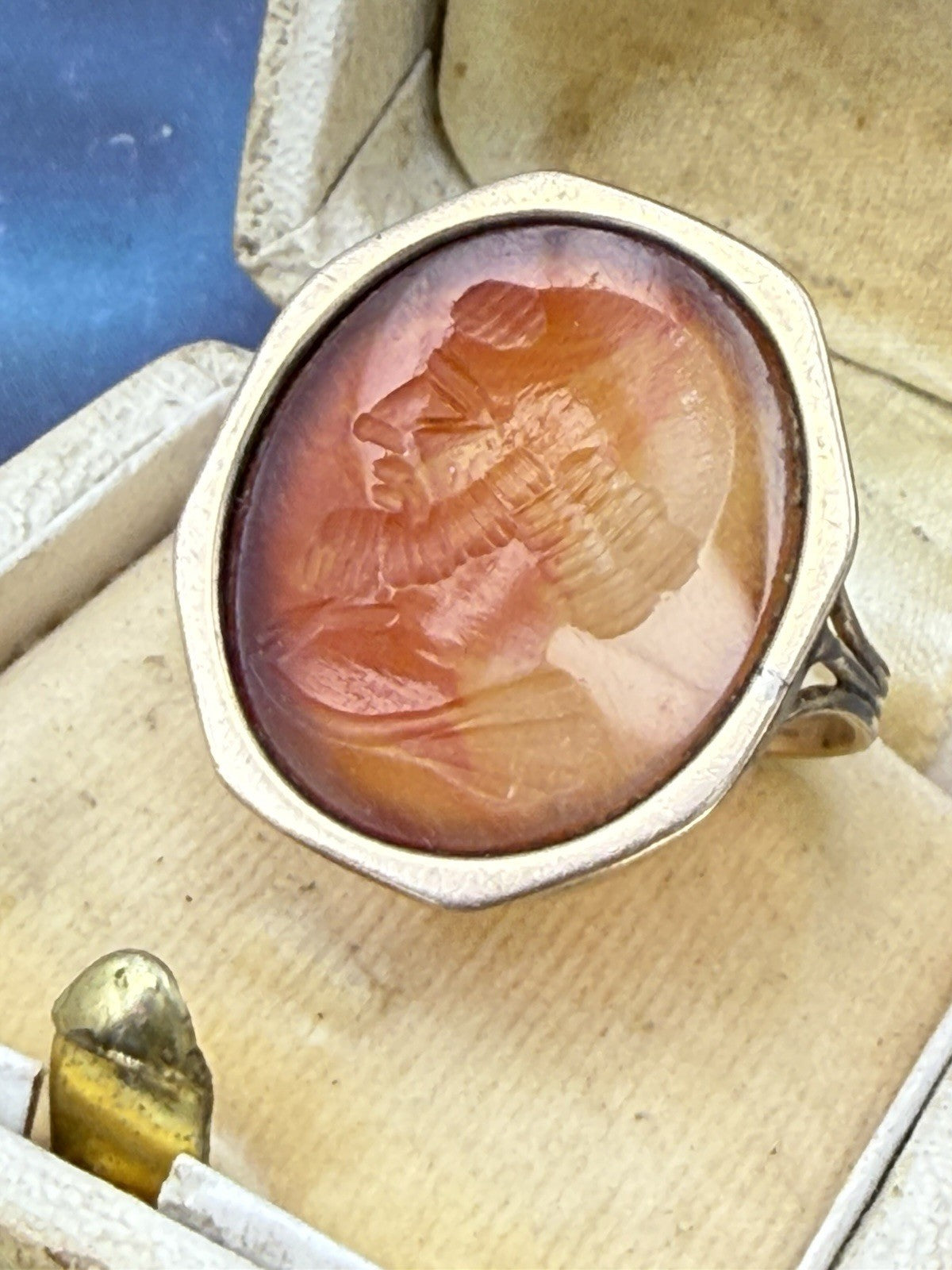 Anello borbonico in oro 6/7 kt con corniola incisa a volto di filosofo – foto 7