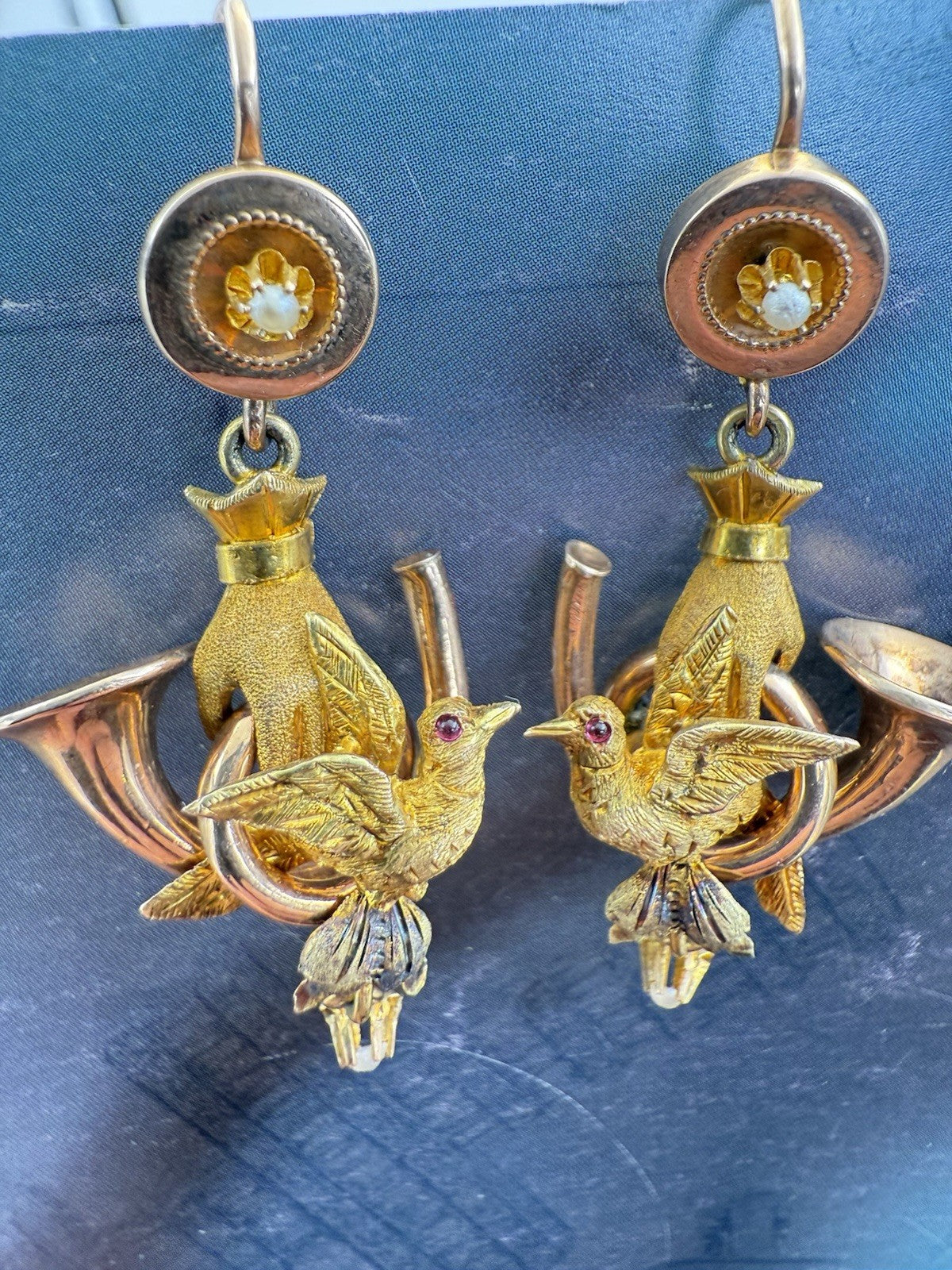 Orecchini antichi in oro 6/7 kt con paste vitree rosse e microperle, fine '800
