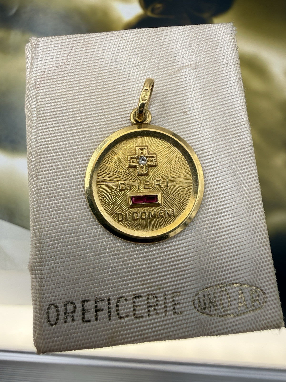 Ciondolo Unoaerre "+ di ieri – di domani" in oro 18 kt con rubini e brillante – foto 17