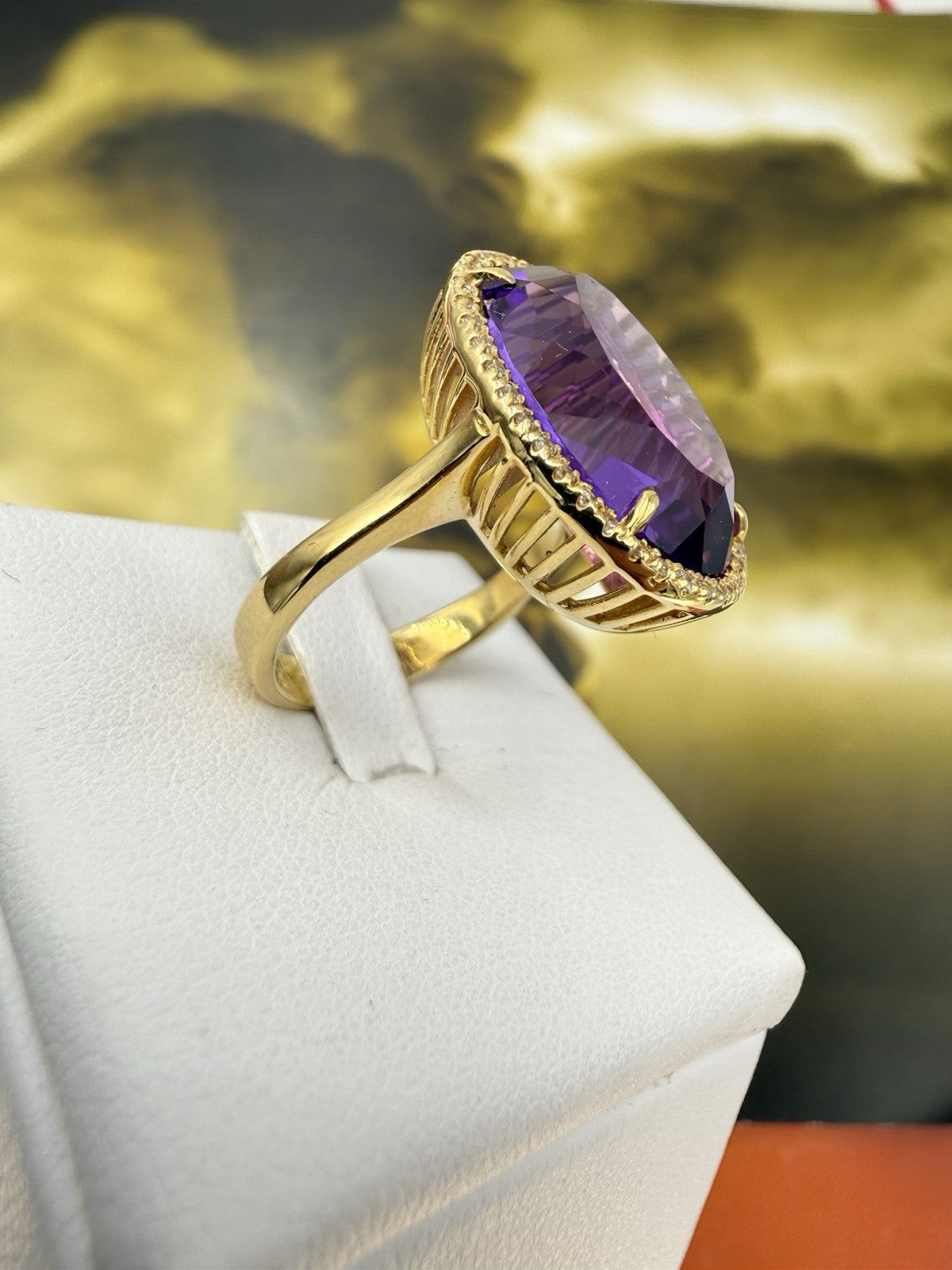 Anello in oro 18 kt con grande ametista e contorno di zirconi – foto 9