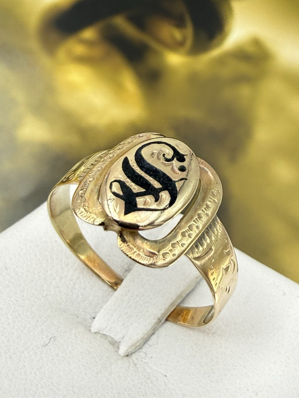 Anello borbonico con lettera S smaltata in oro 6/7 kt, misura 21