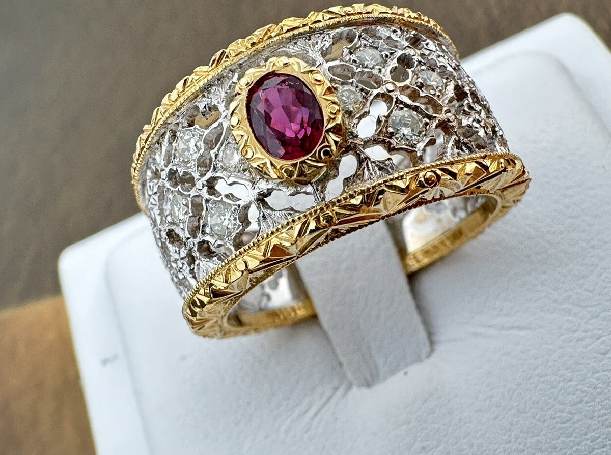Anello inciso a mano in oro bianco e giallo 18 kt con rubino e brillanti – foto 15