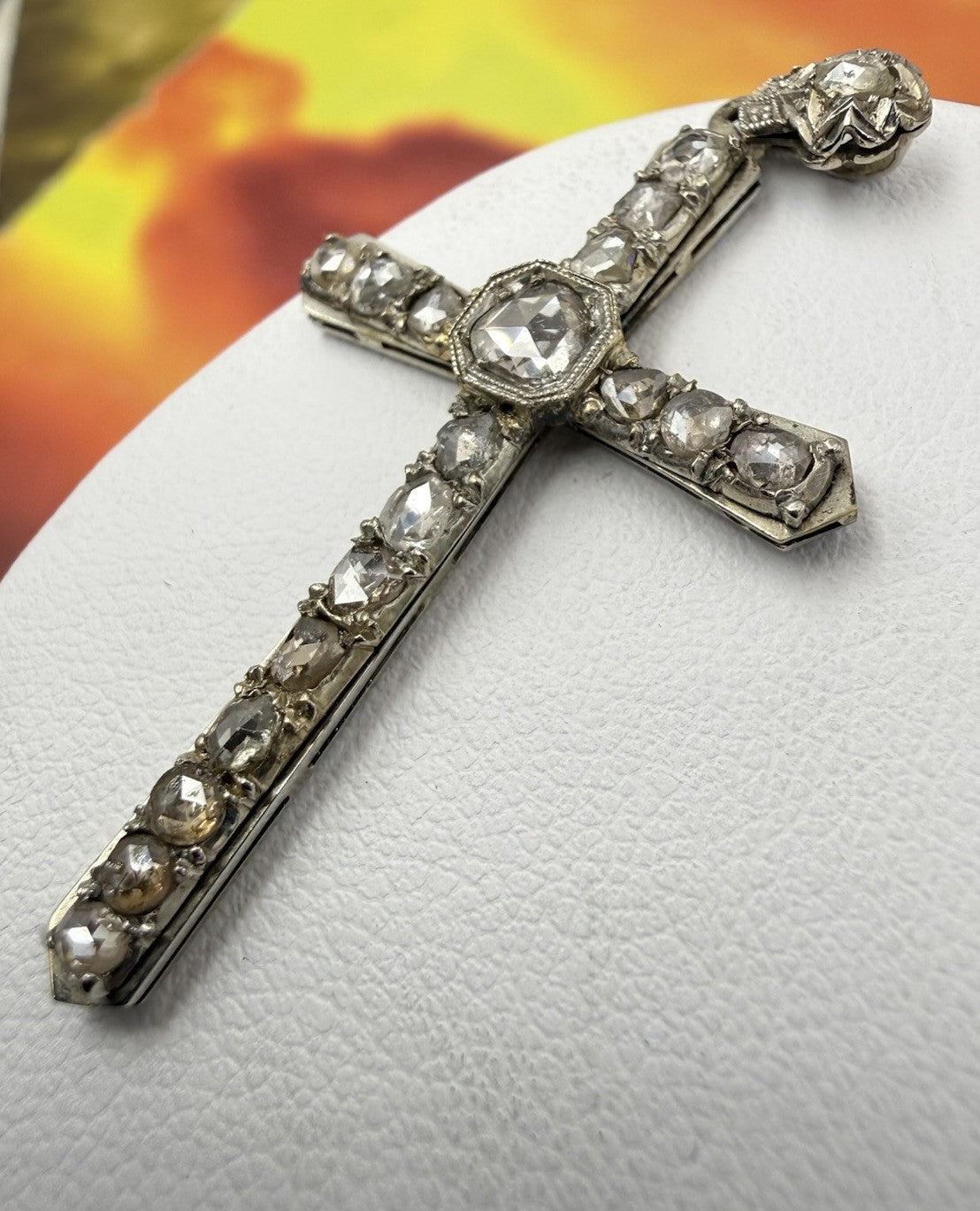 Croce antica in oro bianco 12 kt con 18 diamanti taglio rosa, inizi '900 – foto 3