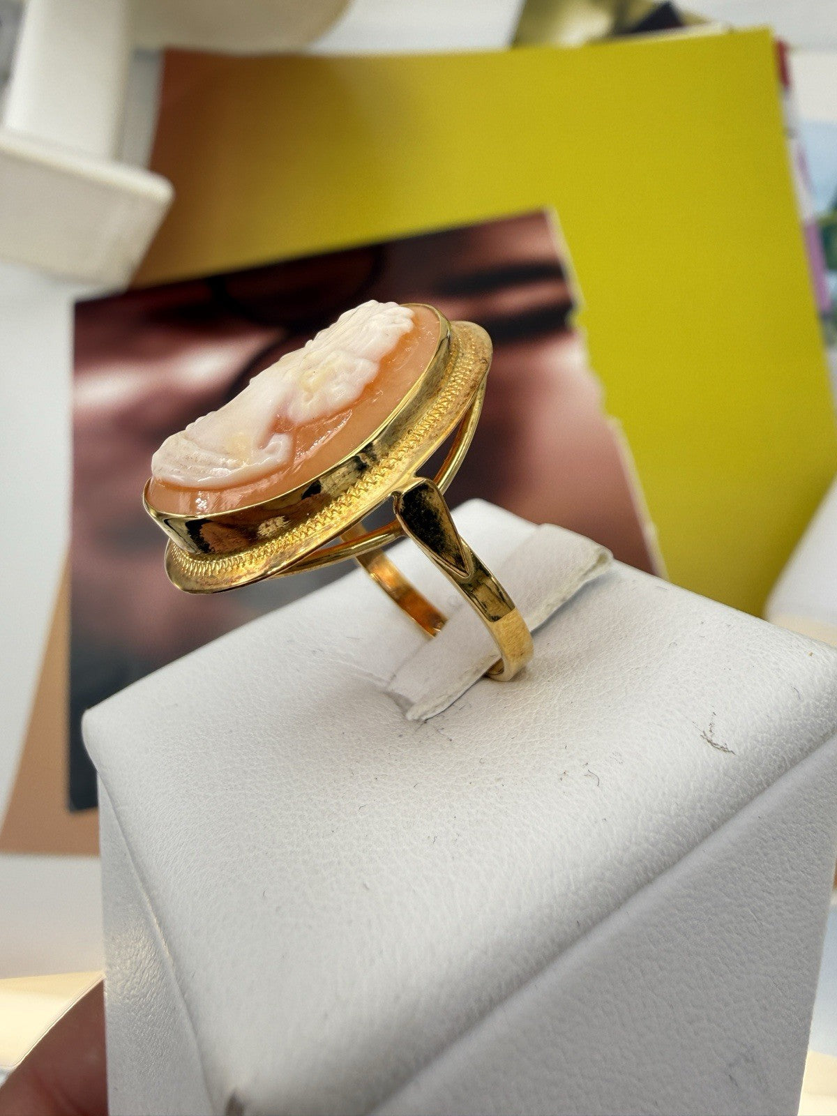 Anello con cammeo in conchiglia volto di donna, oro 18 kt – foto 3
