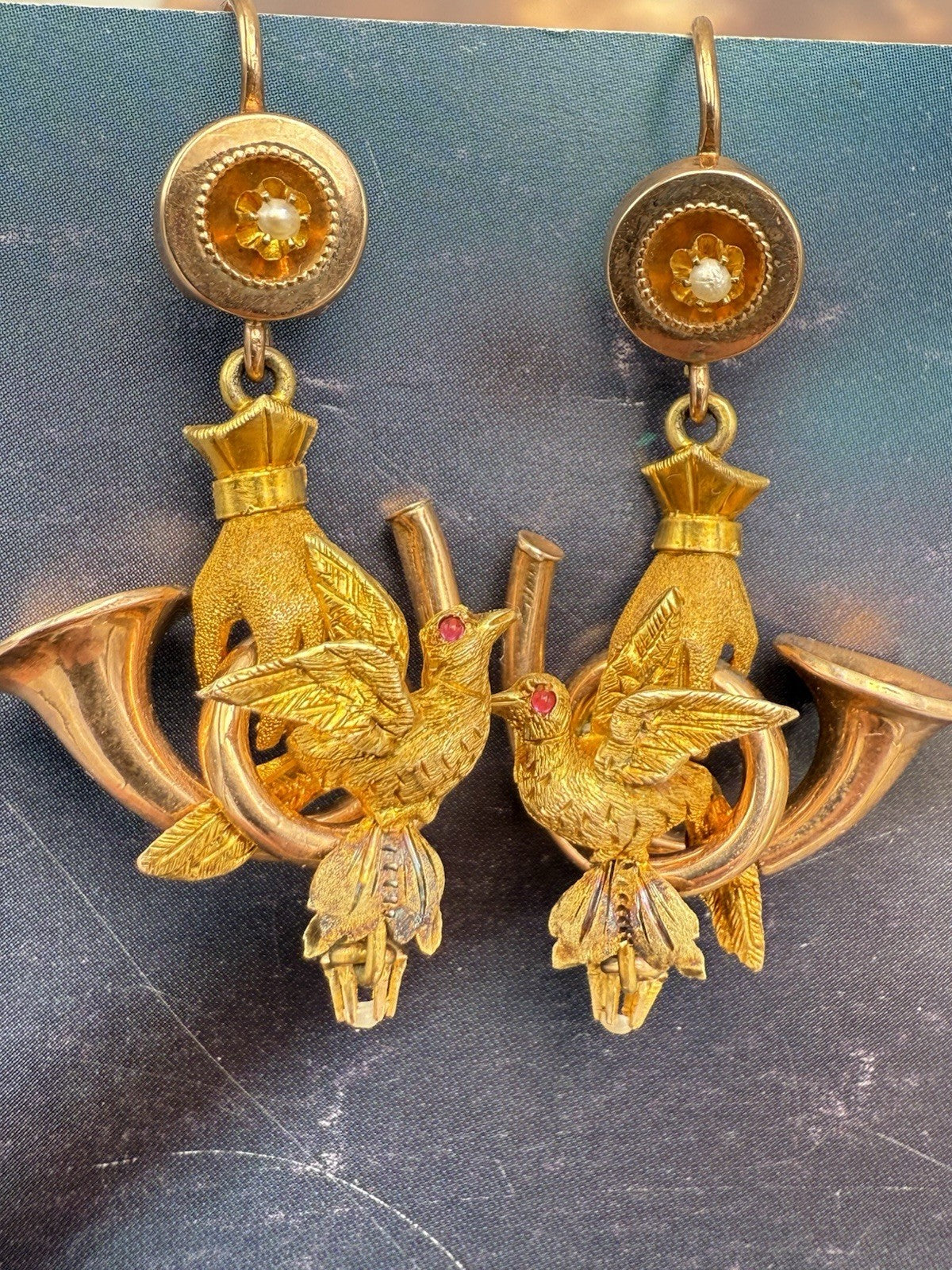 Orecchini antichi in oro 6/7 kt con paste vitree rosse e microperle, fine '800 – foto 4