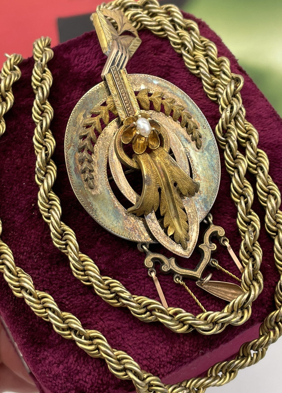 Collana antica in oro 6/7 kt con centrale-spilla inciso e perla, fine '800 – foto 8