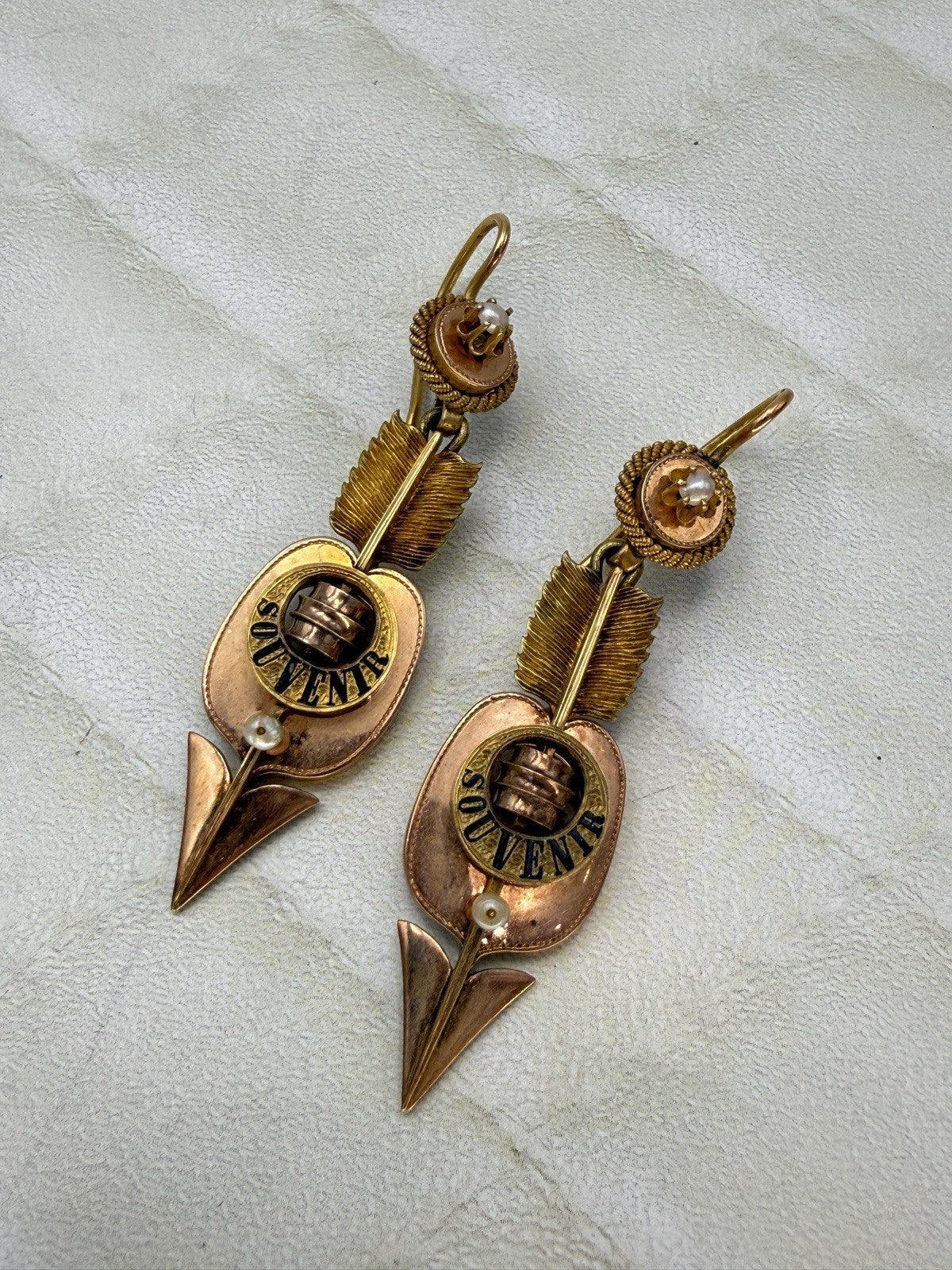 Orecchini borbonici in oro 6/7 kt con scritta smaltata e microperle – foto 12