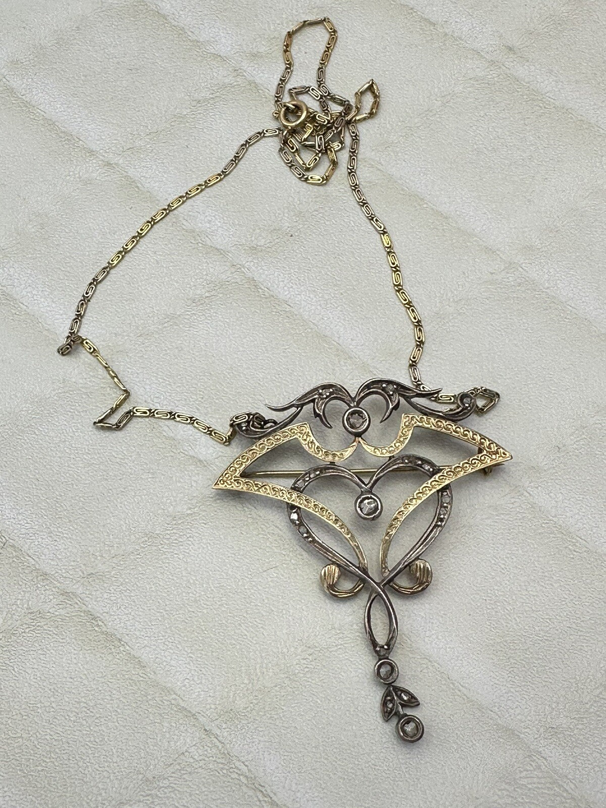 Collana con pendente-spilla antico in oro 12 kt, argento e diamanti, primi '900 – foto 17