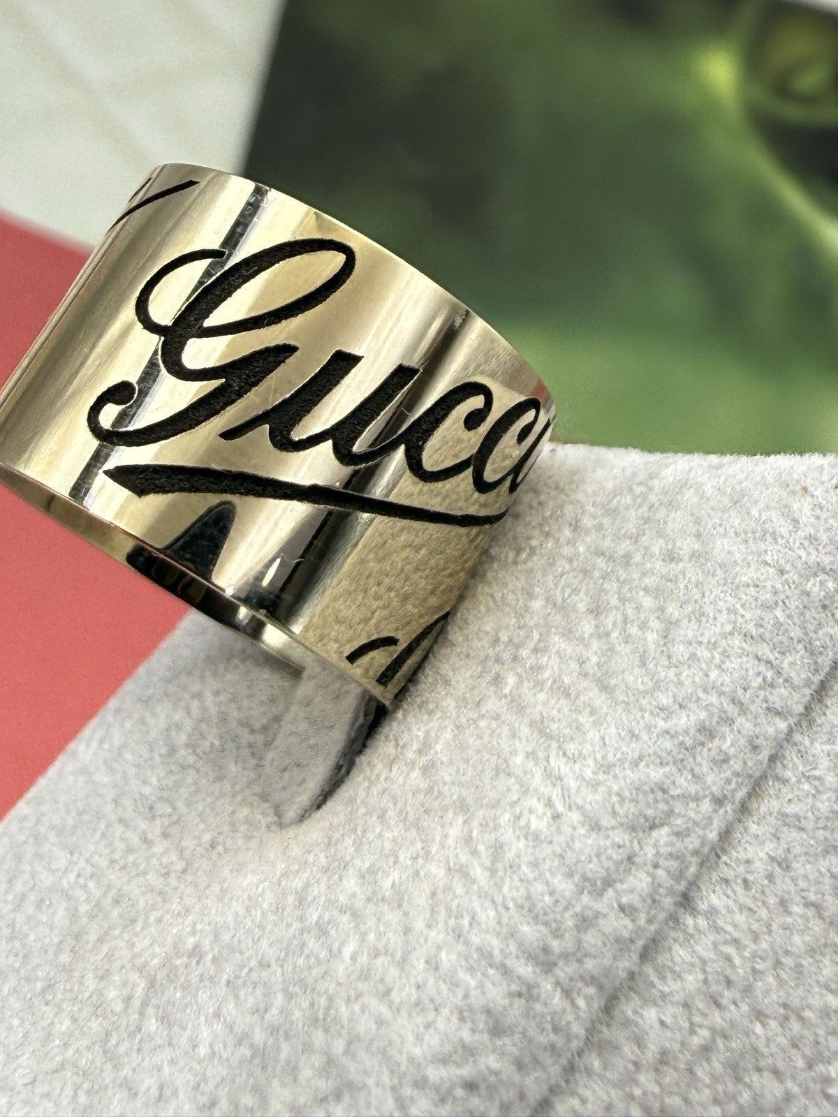 Anello Gucci Icon Prints a fascia larga in oro giallo 18 kt – foto 23
