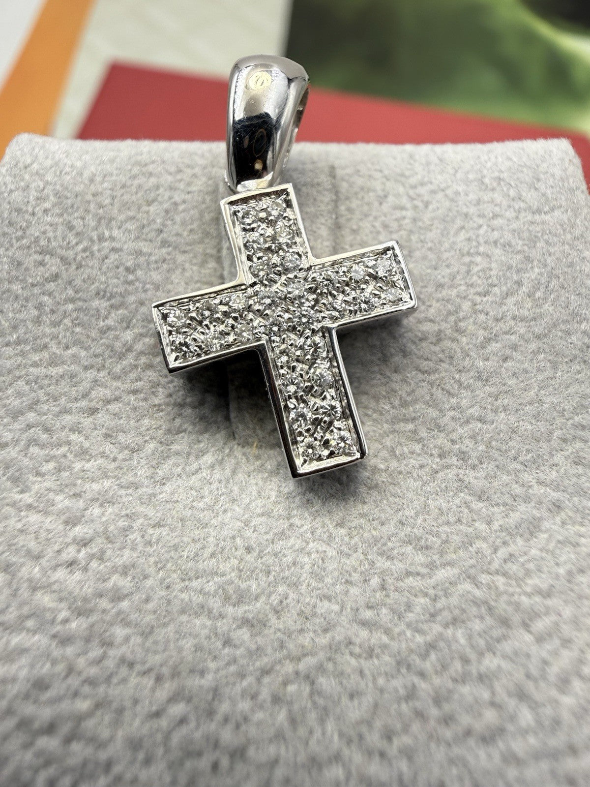 Croce Salvini in oro bianco 18 kt con diamanti da 0,30 ct – foto 2