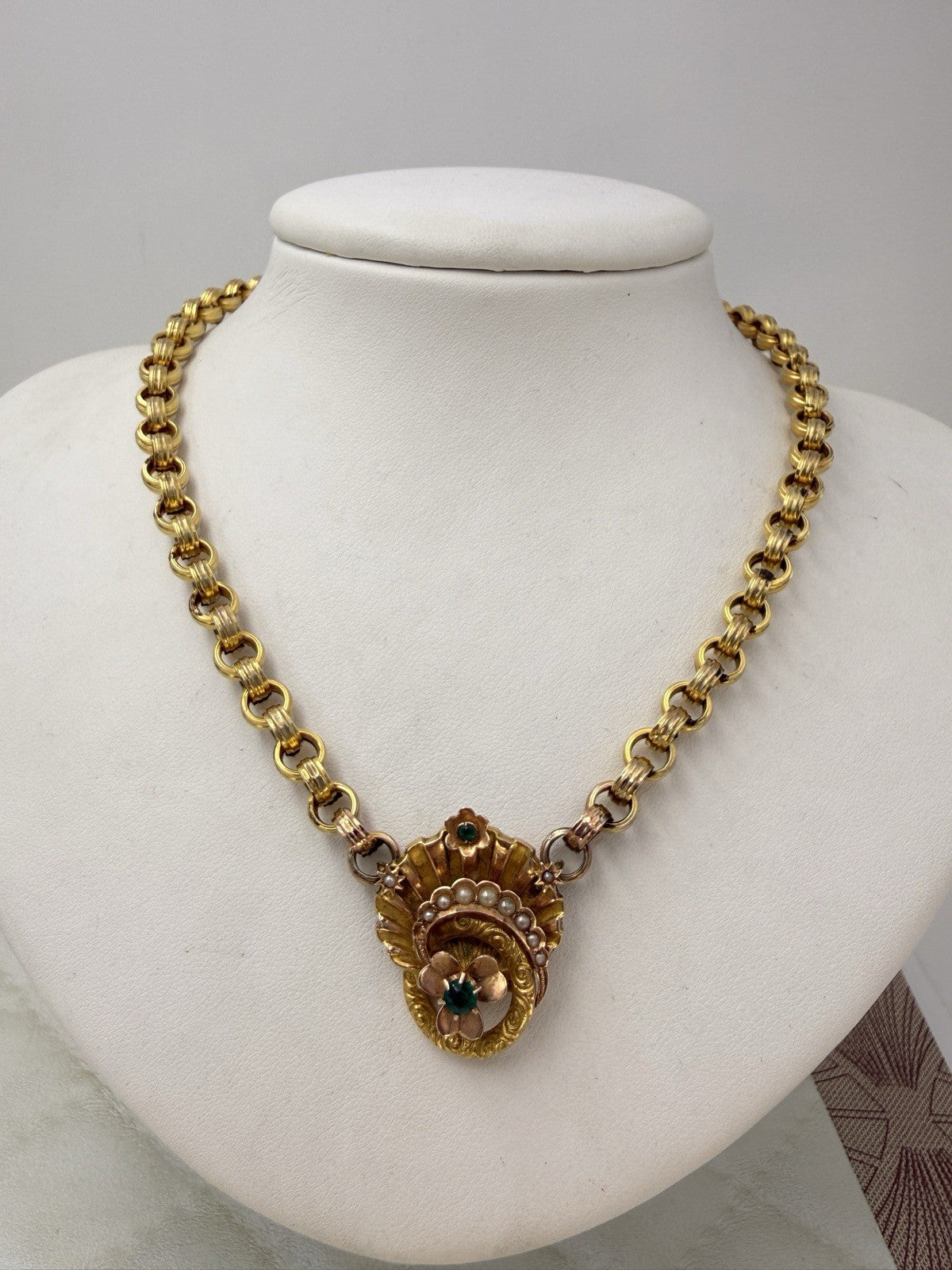 Collana antica in oro 6/7 kt con centrale a conchiglia, perline e paste vitree – foto 6