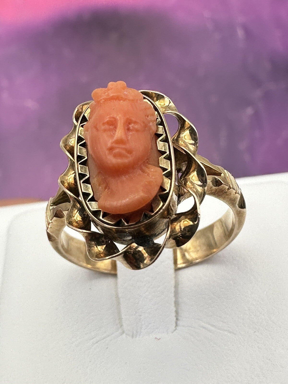 Anello borbonico in oro 6/7 kt con cammeo di corallo su onice, fine '800