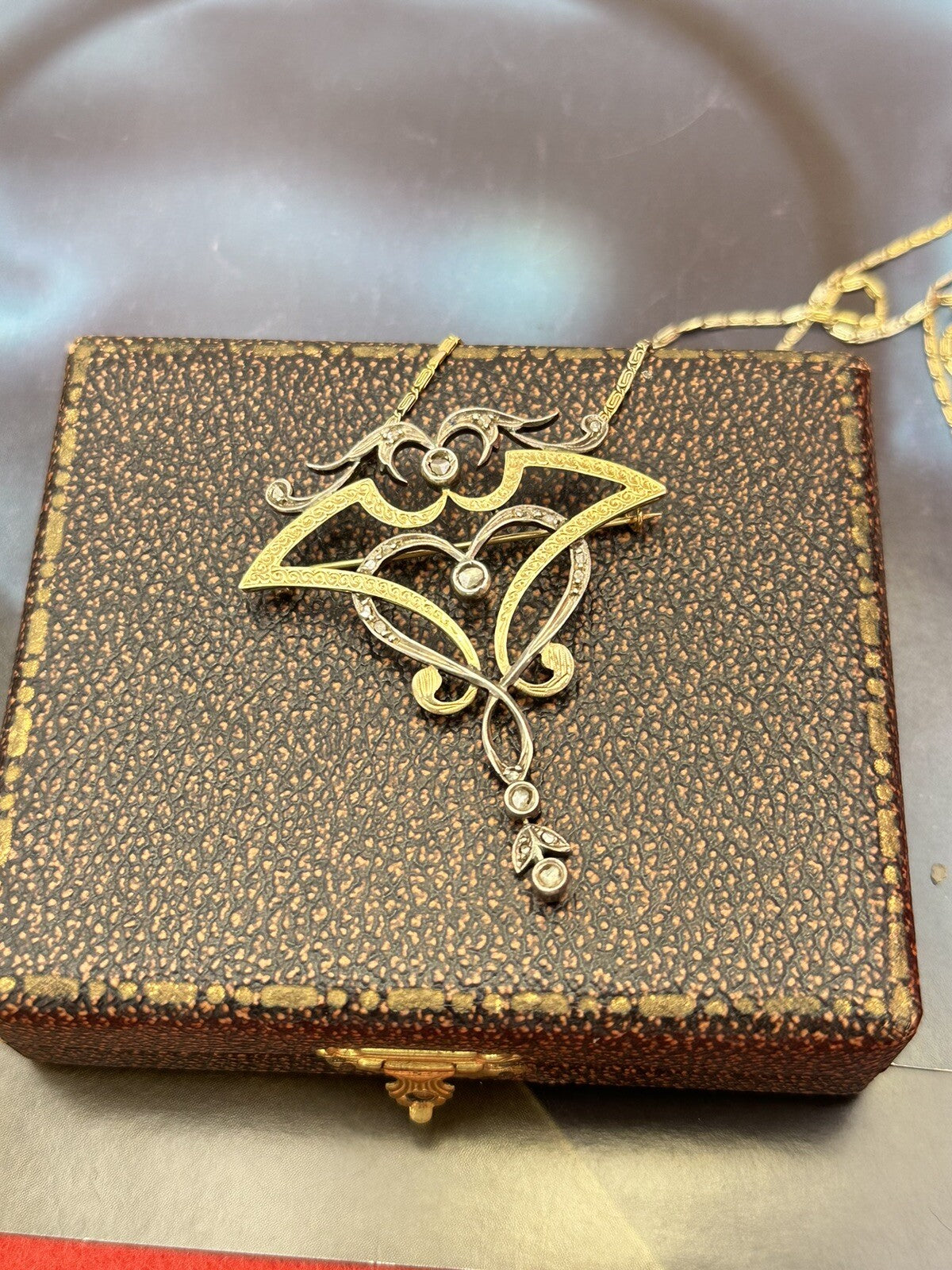 Collana con pendente-spilla antico in oro 12 kt, argento e diamanti, primi '900 – foto 19