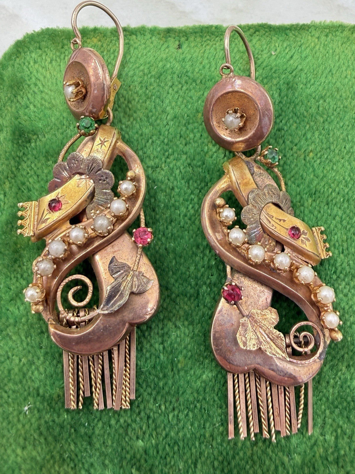 Orecchini borbonici a frange in oro 6/7 kt con paste vitree e microperle