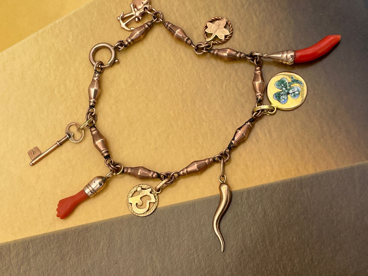 Bracciale portafortuna antico in oro rosa 6/7 kt con 8 charms – foto 9