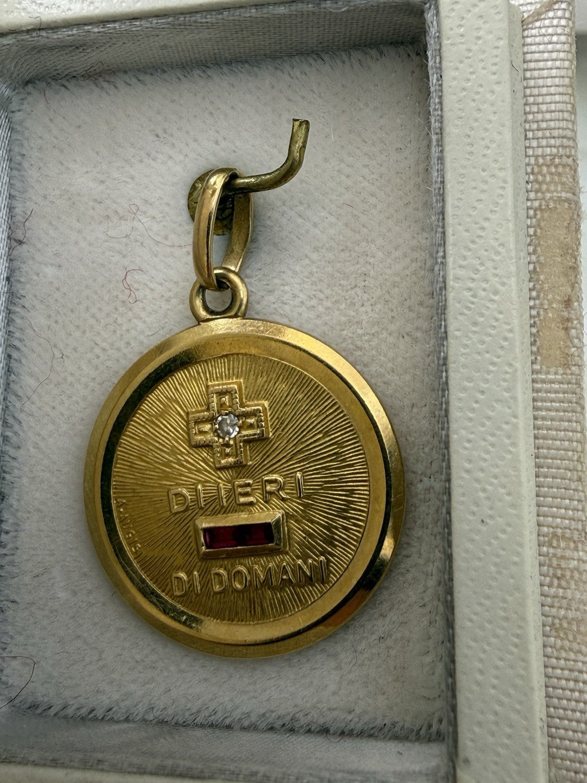 Ciondolo Unoaerre "+ di ieri – di domani" in oro 18 kt con rubini e brillante – foto 11